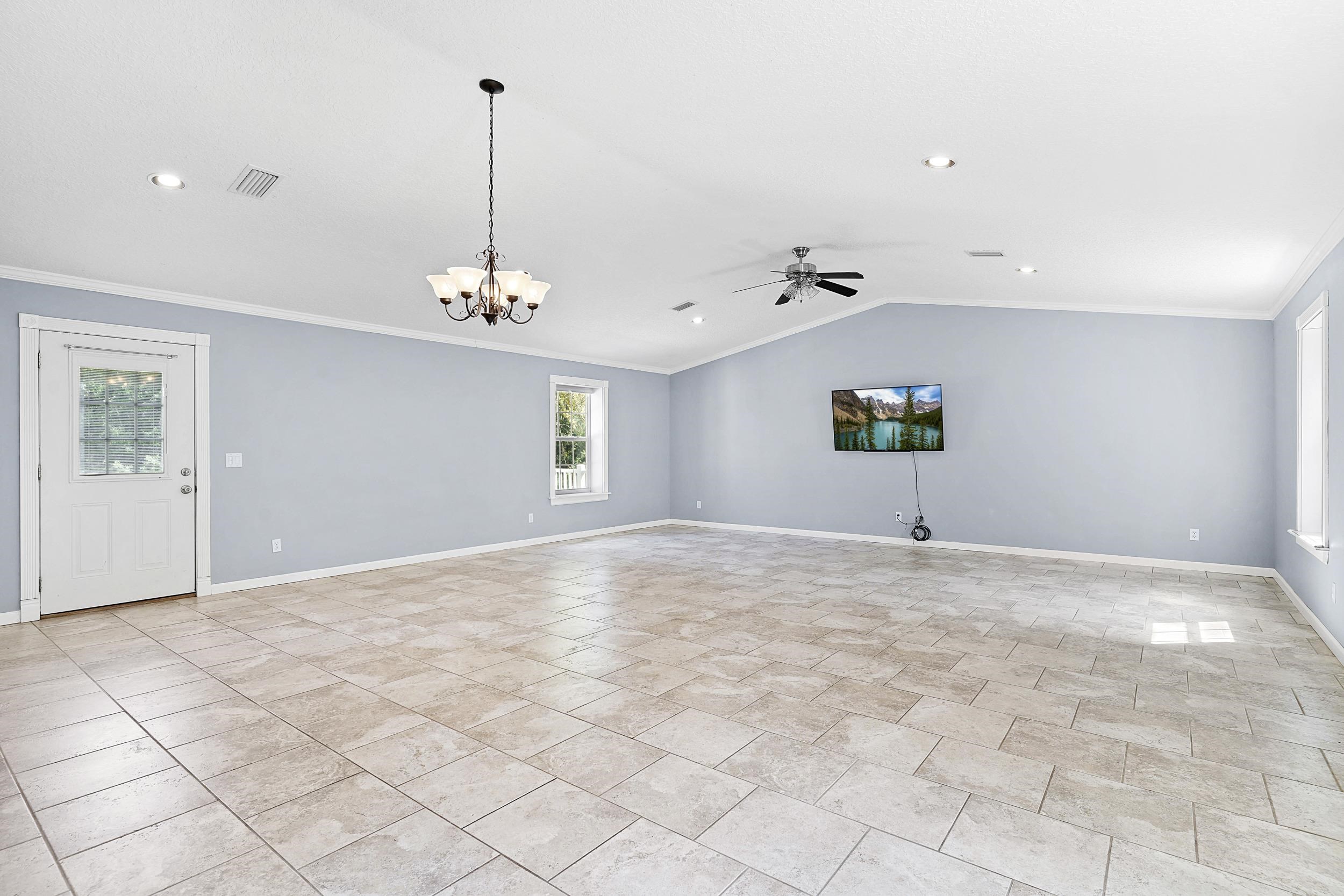 7984 Hamilton Ave