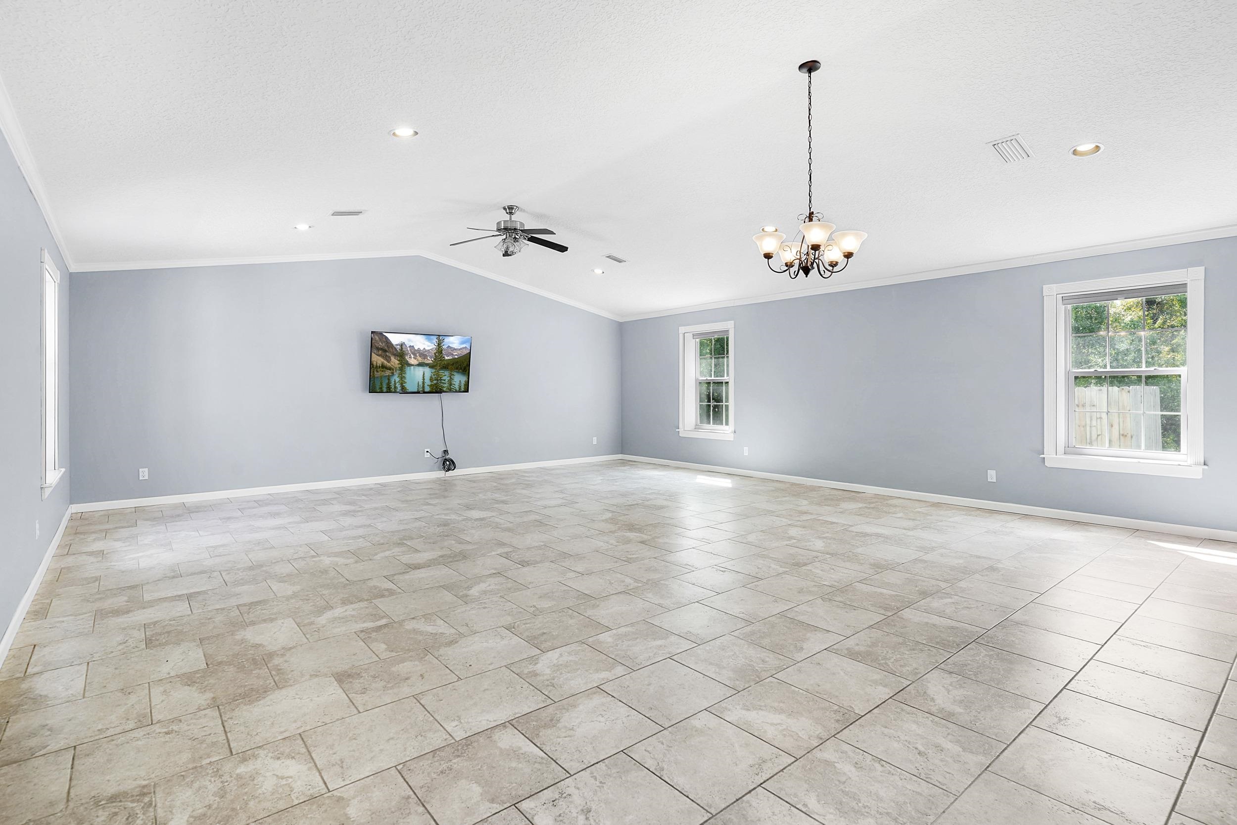 7984 Hamilton Ave