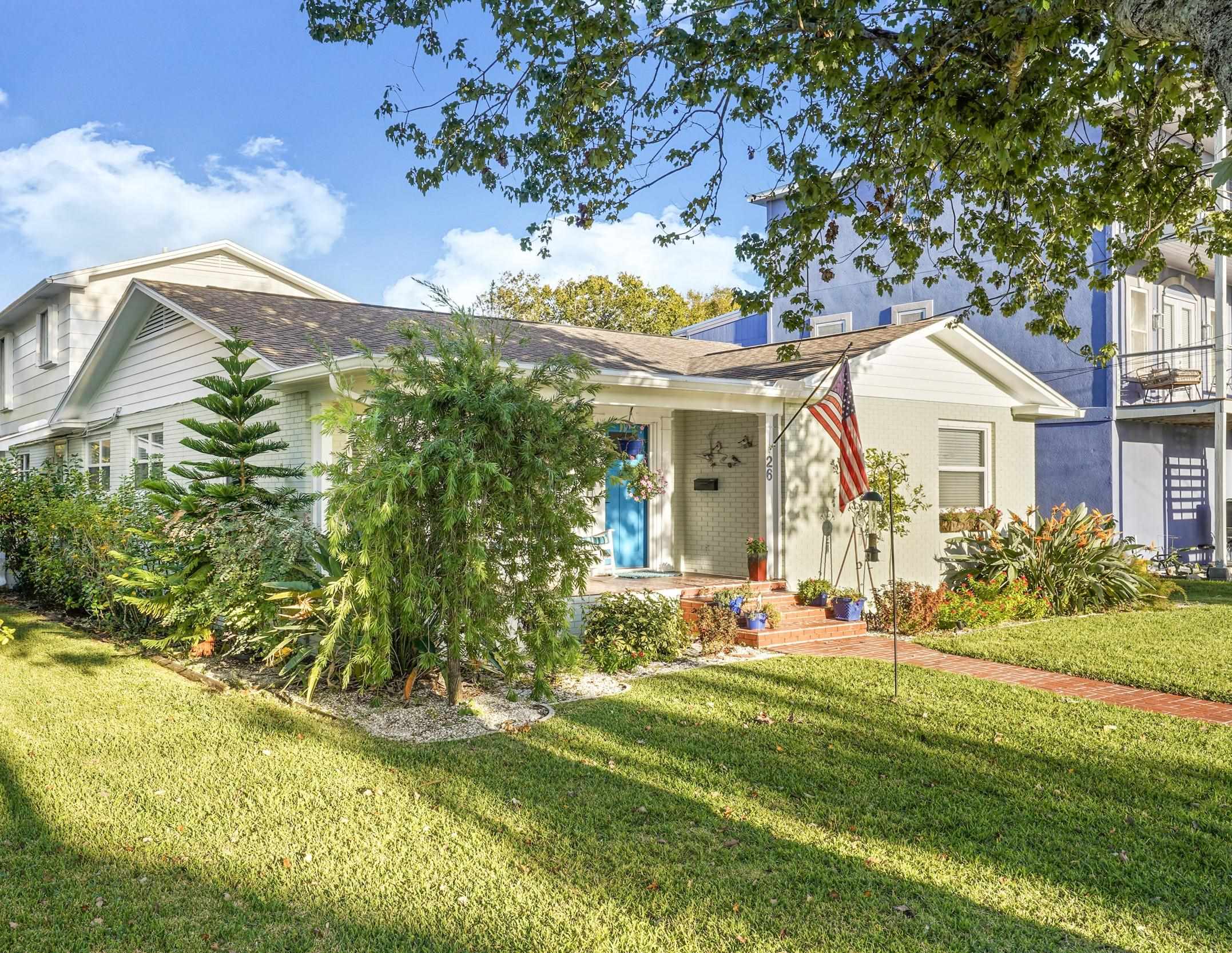 26 Dolphin Dr
