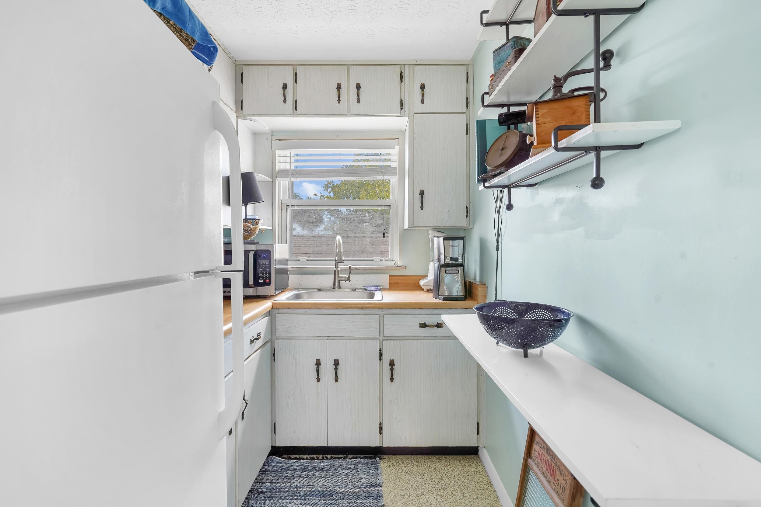 26 Dolphin Dr