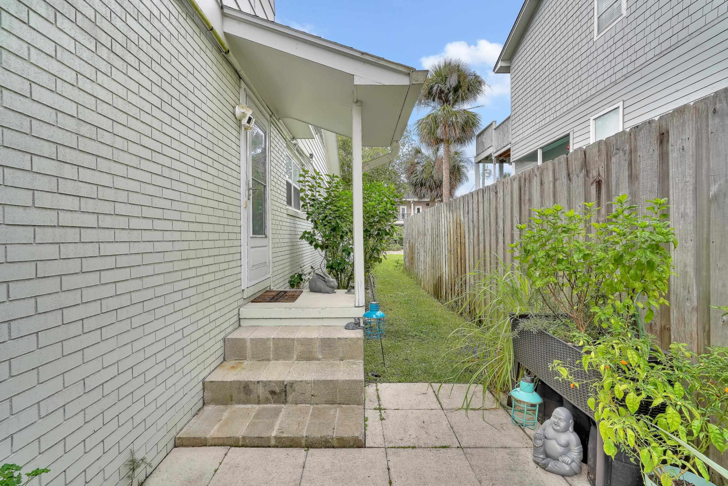 26 Dolphin Dr