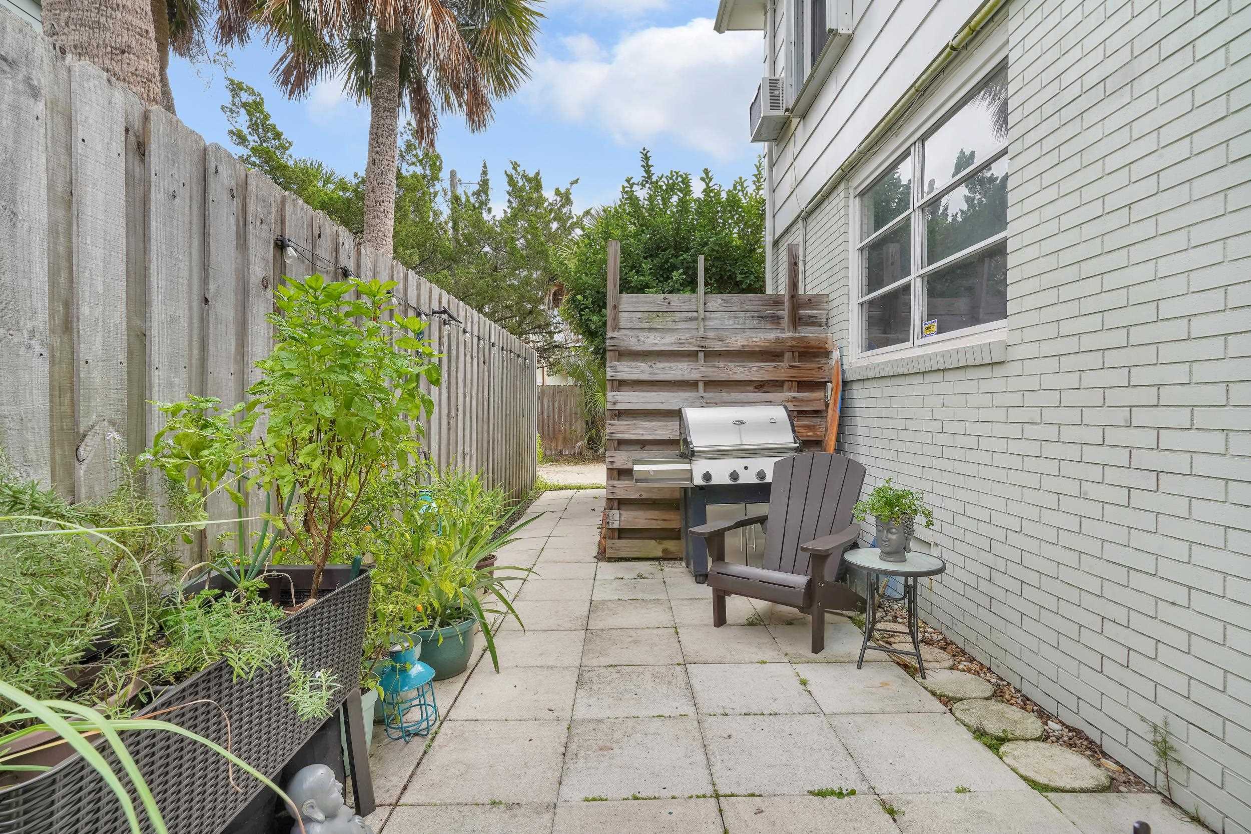 26 Dolphin Dr