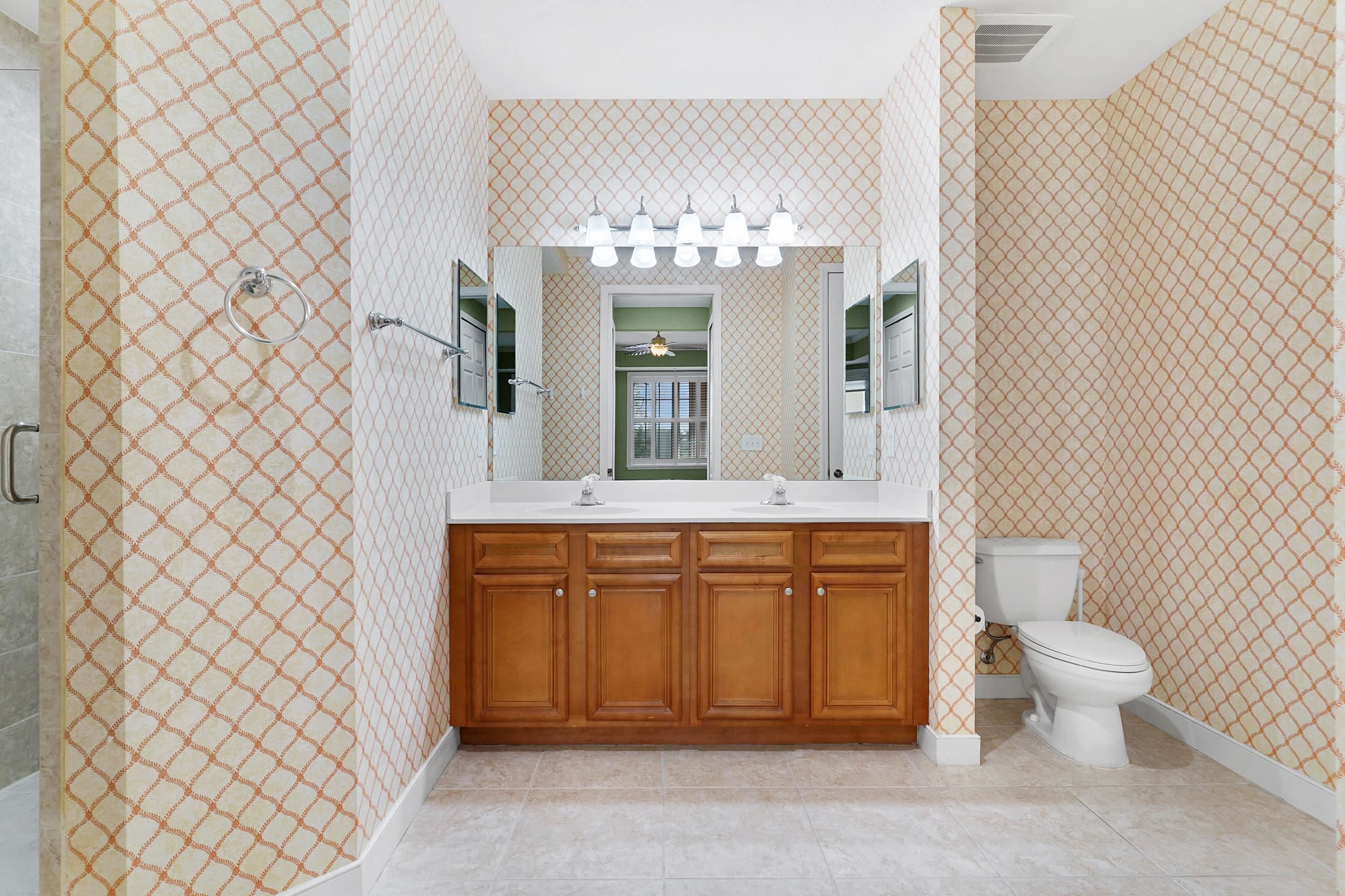 160 Pantano Cay Blvd