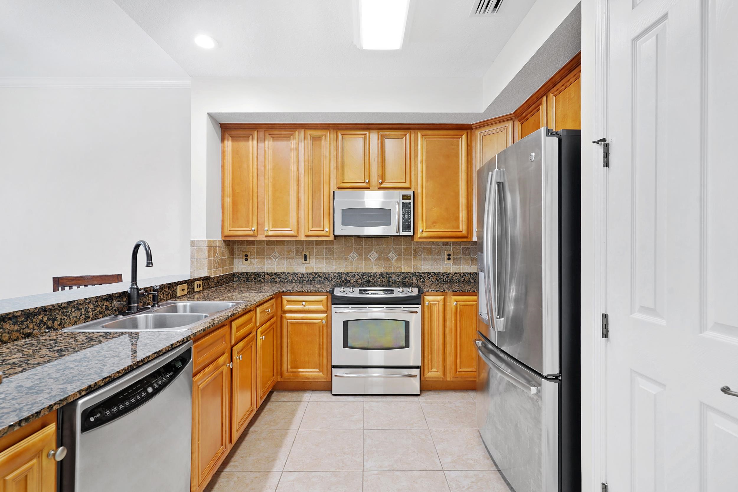 160 Pantano Cay Blvd