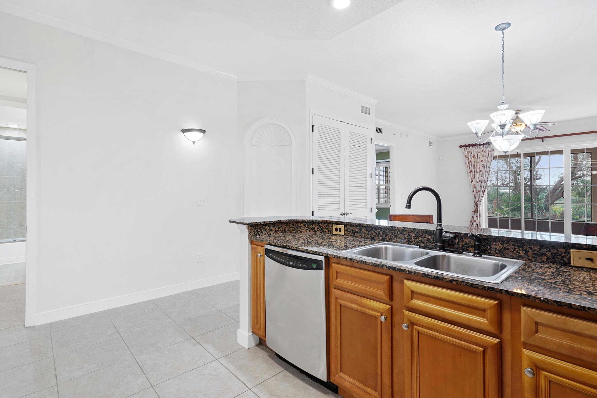 160 Pantano Cay Blvd