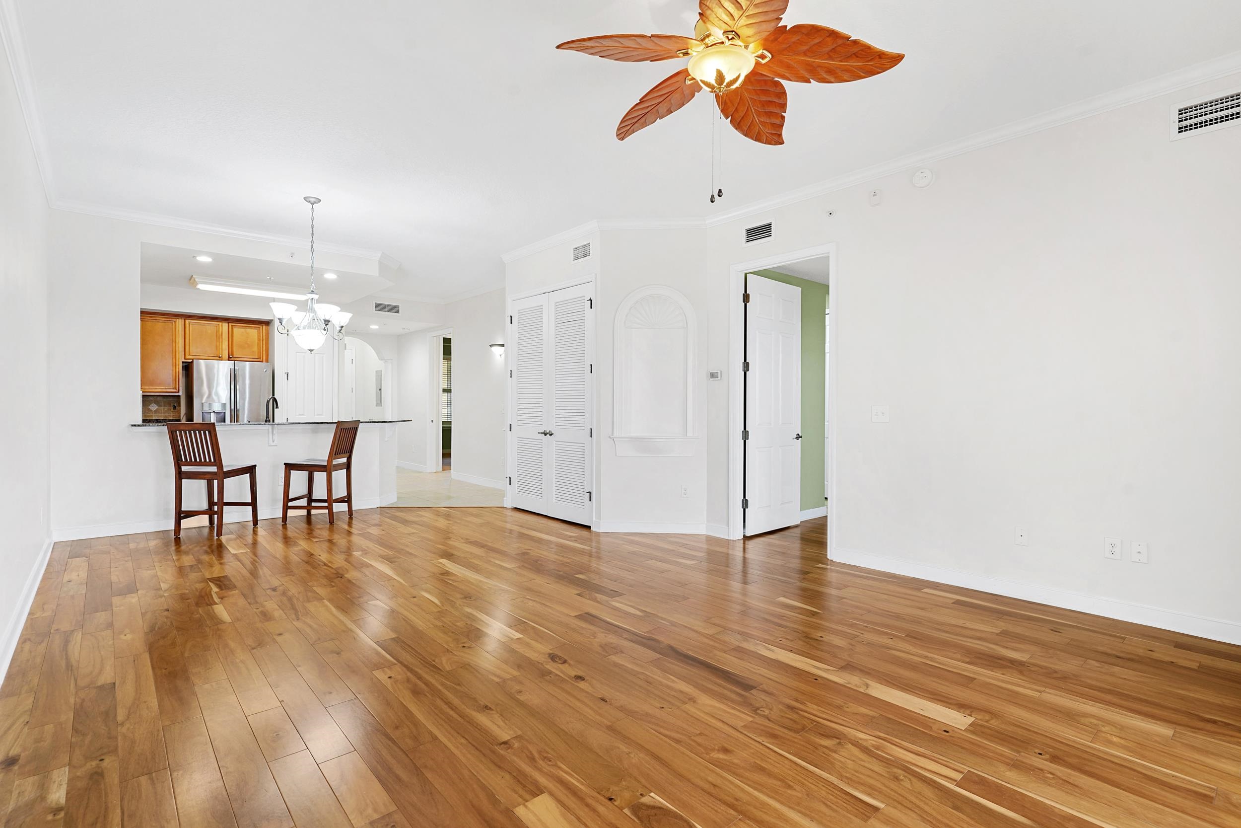 160 Pantano Cay Blvd