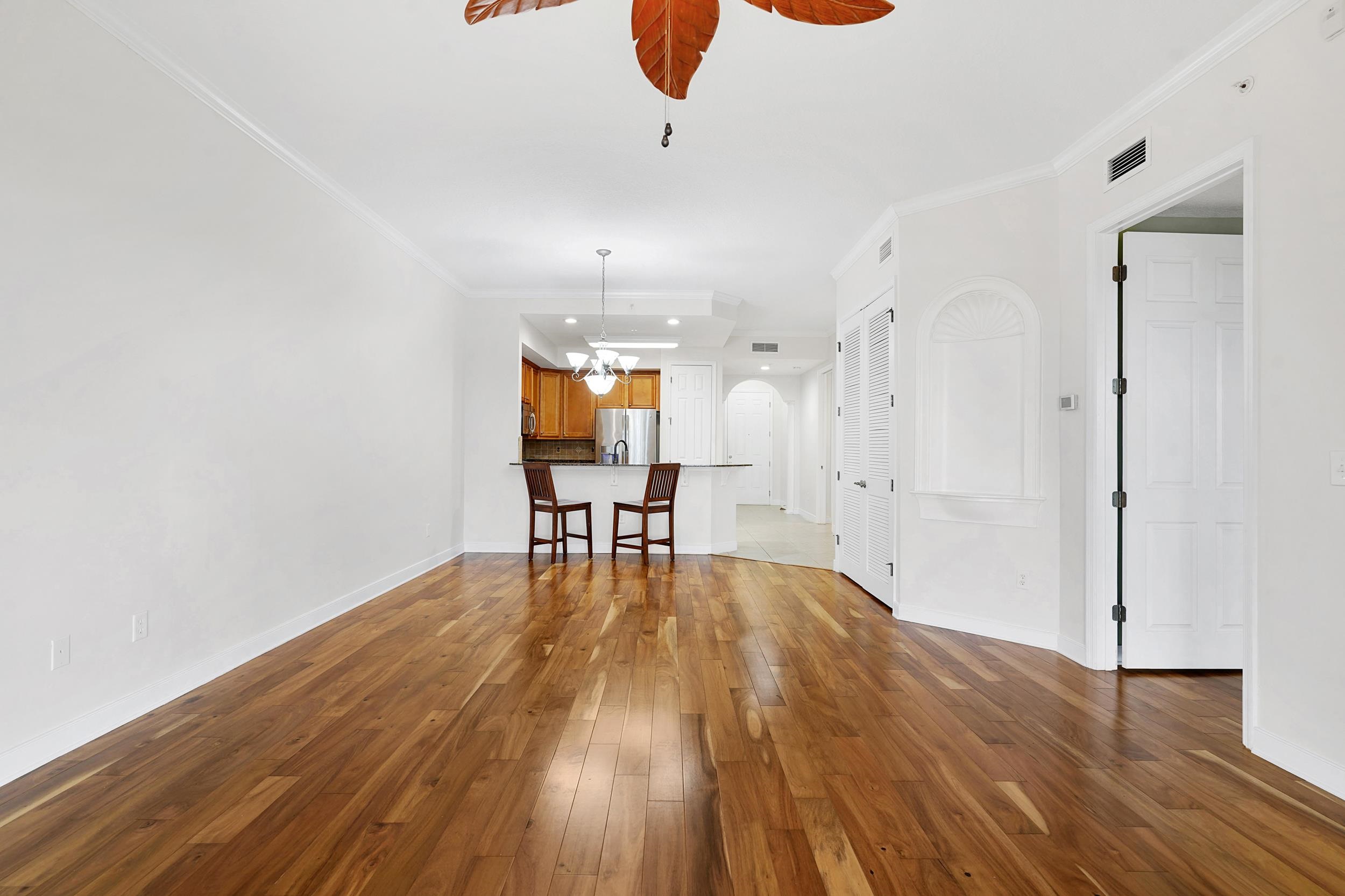 160 Pantano Cay Blvd