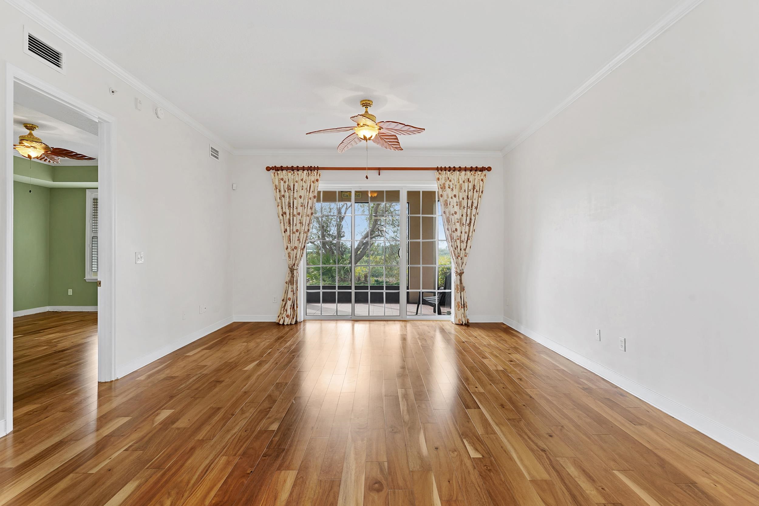 160 Pantano Cay Blvd