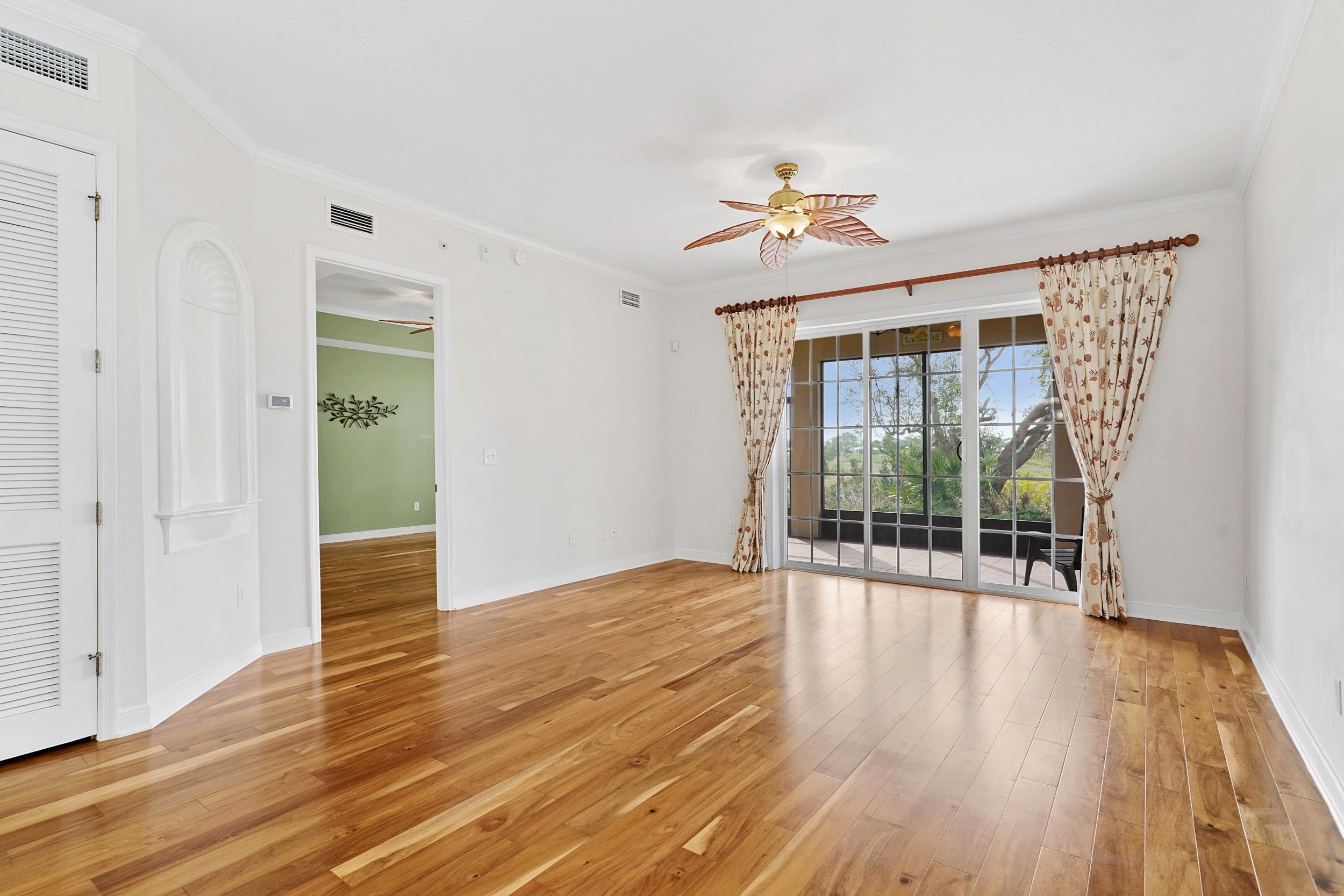 160 Pantano Cay Blvd