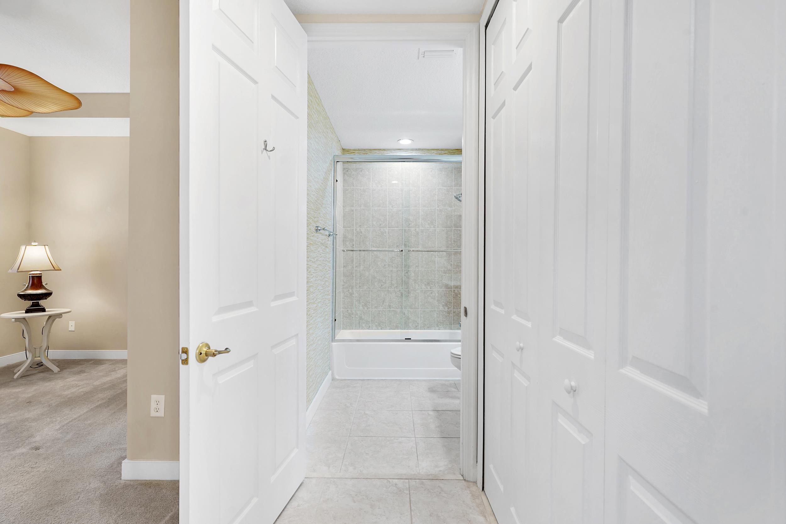 160 Pantano Cay Blvd