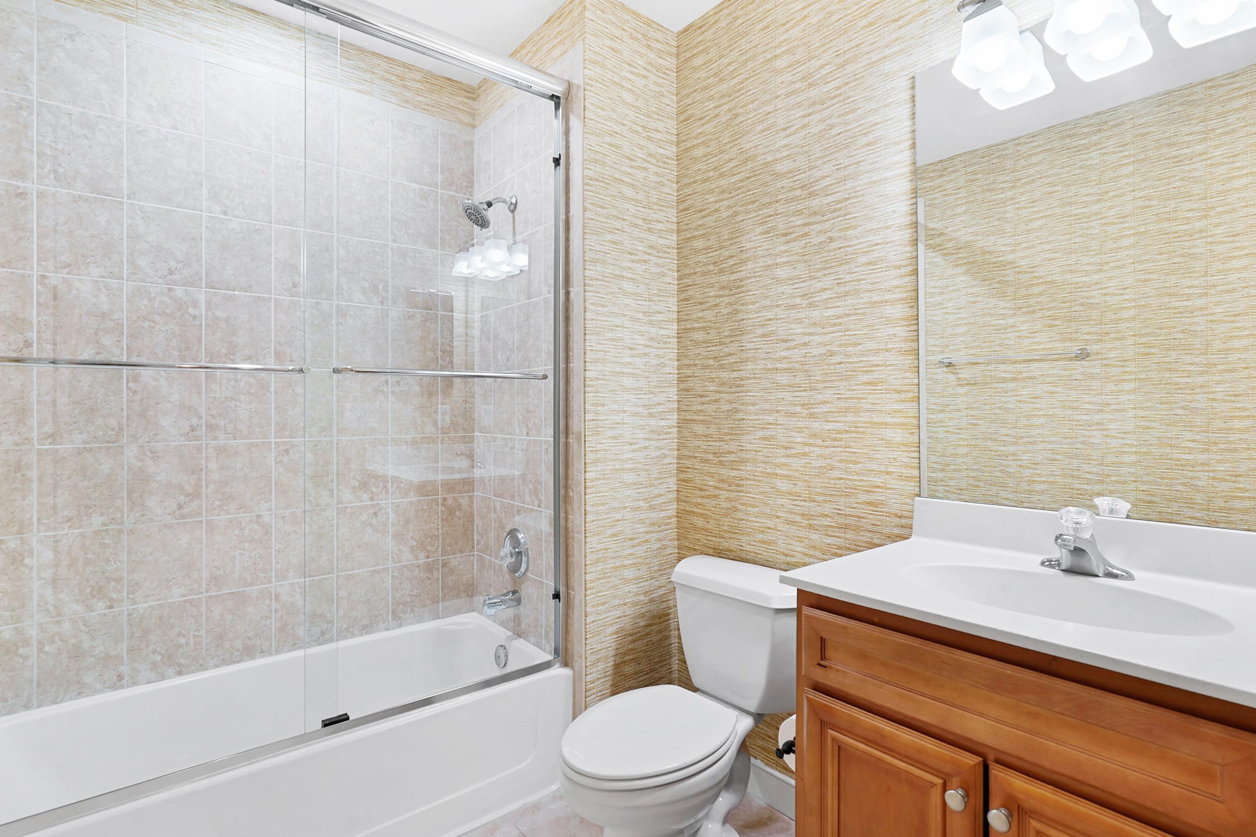 160 Pantano Cay Blvd