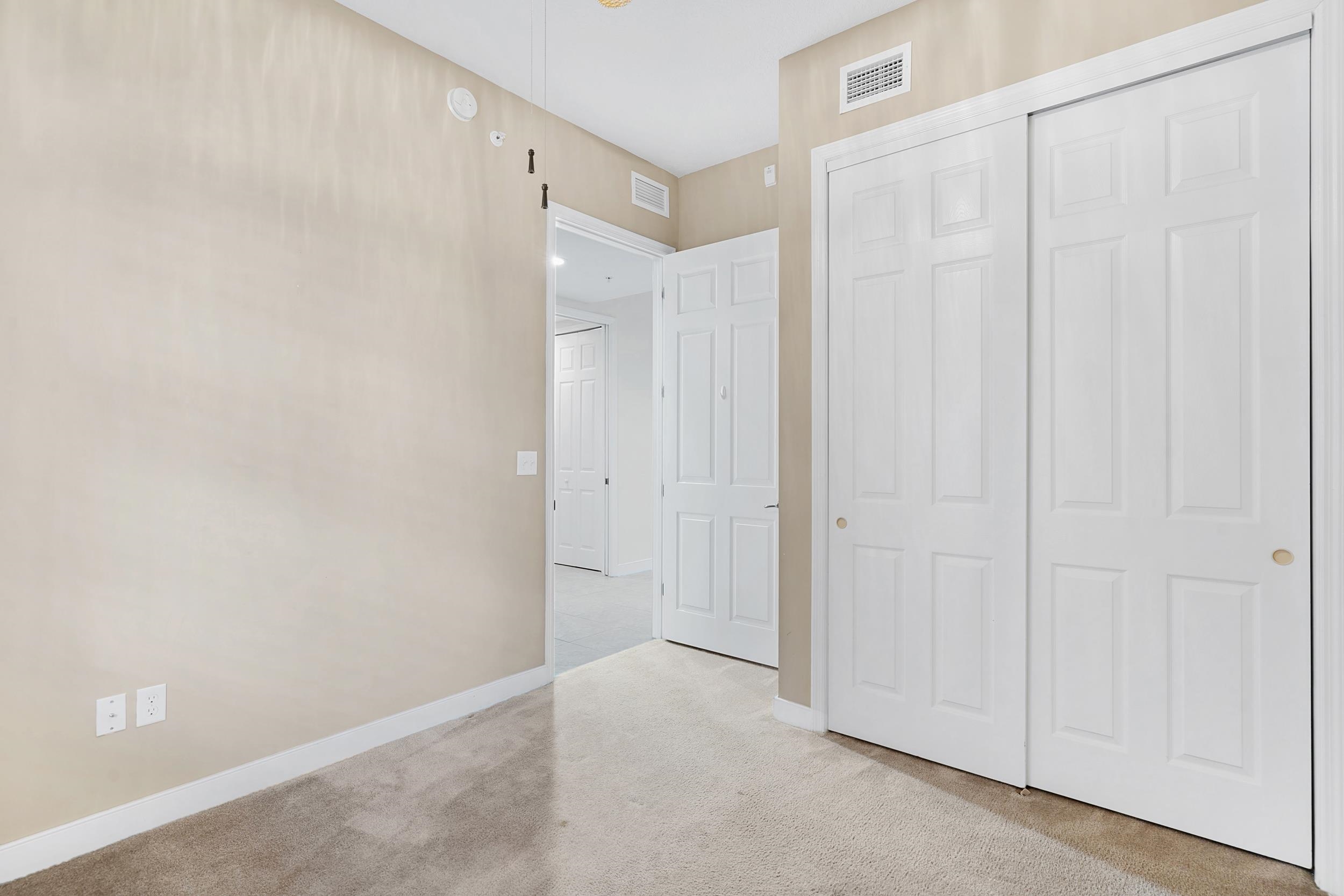 160 Pantano Cay Blvd