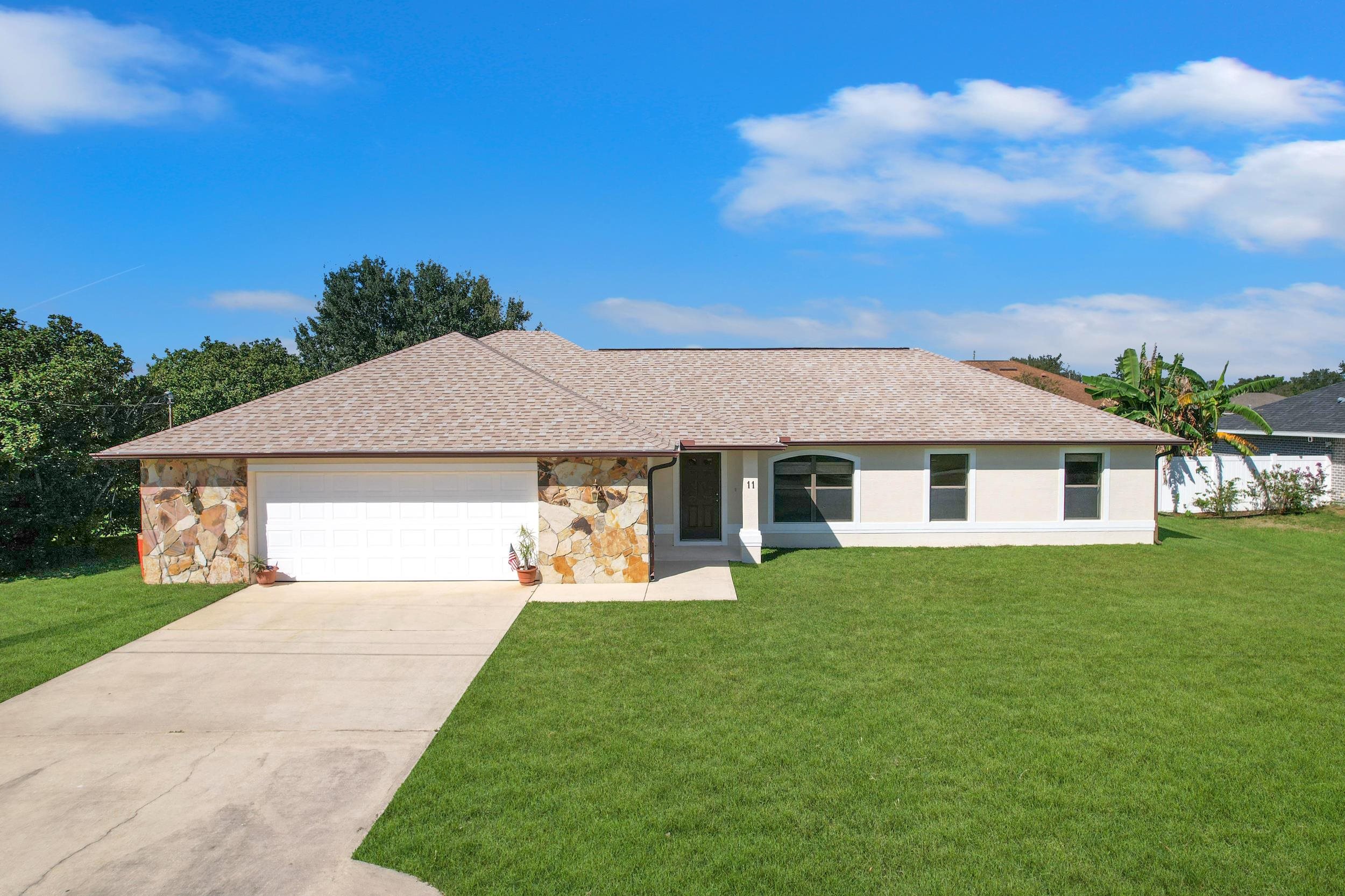 11 Lytton Ln