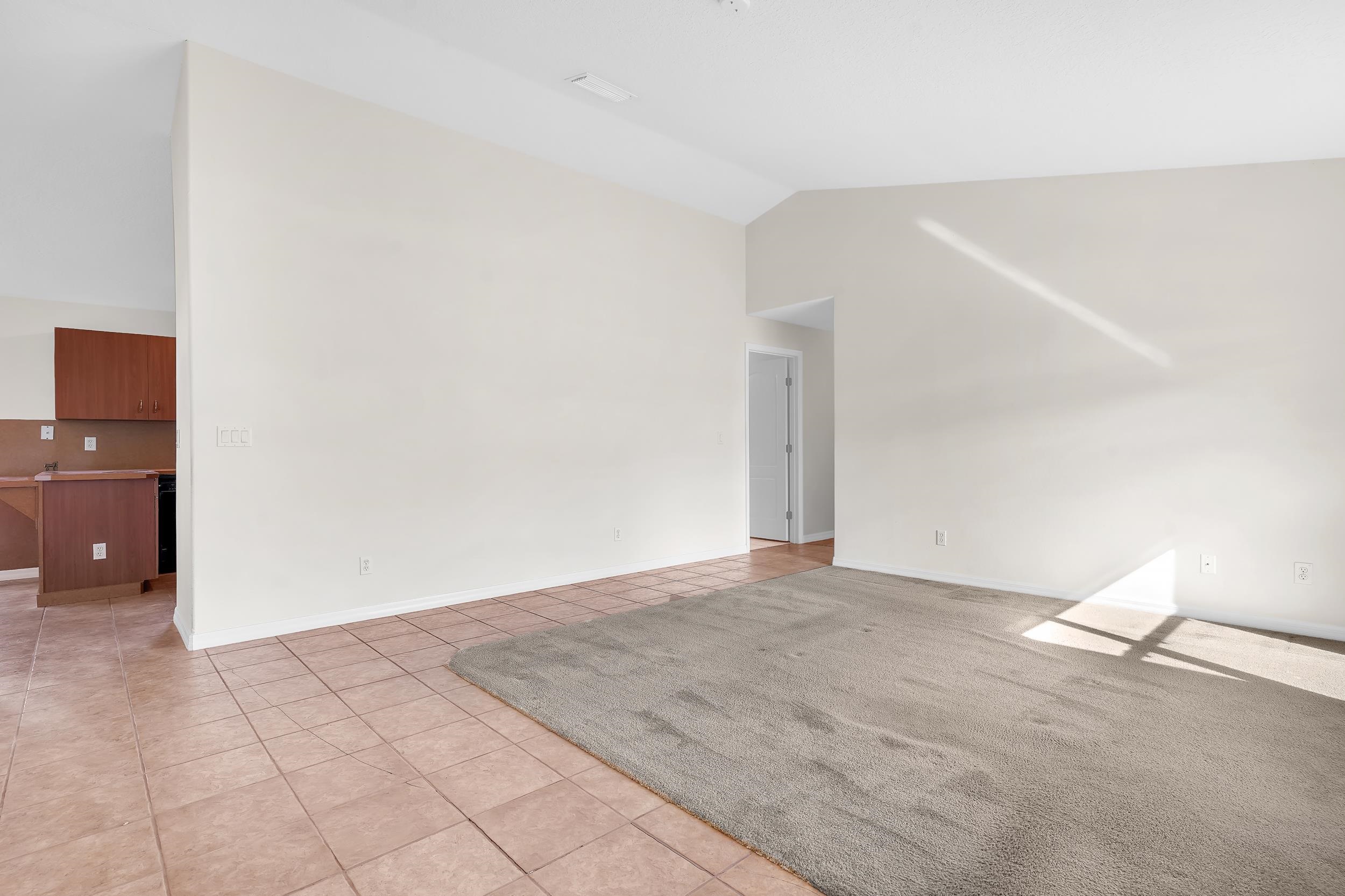 11 Lytton Ln
