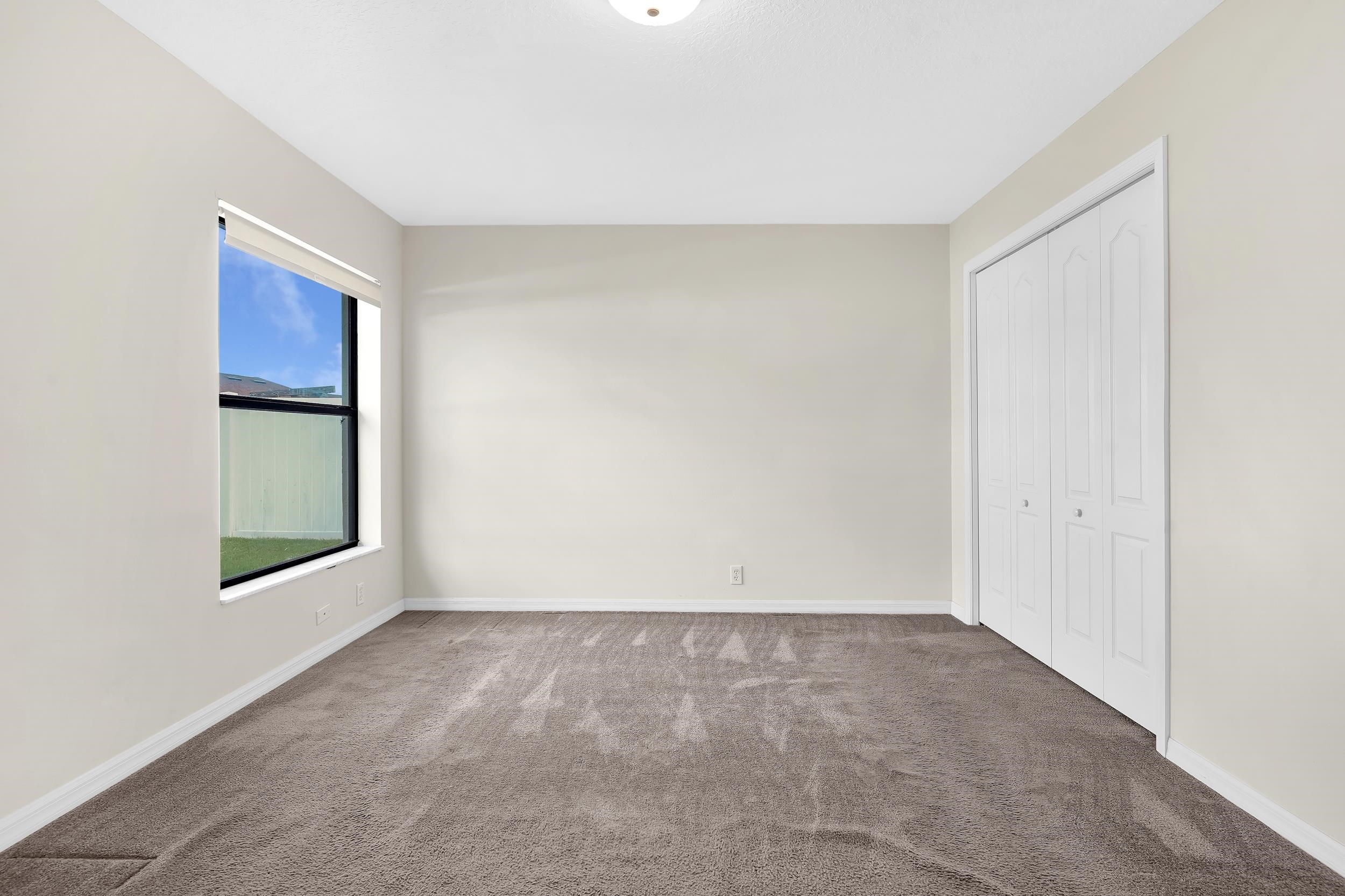 11 Lytton Ln