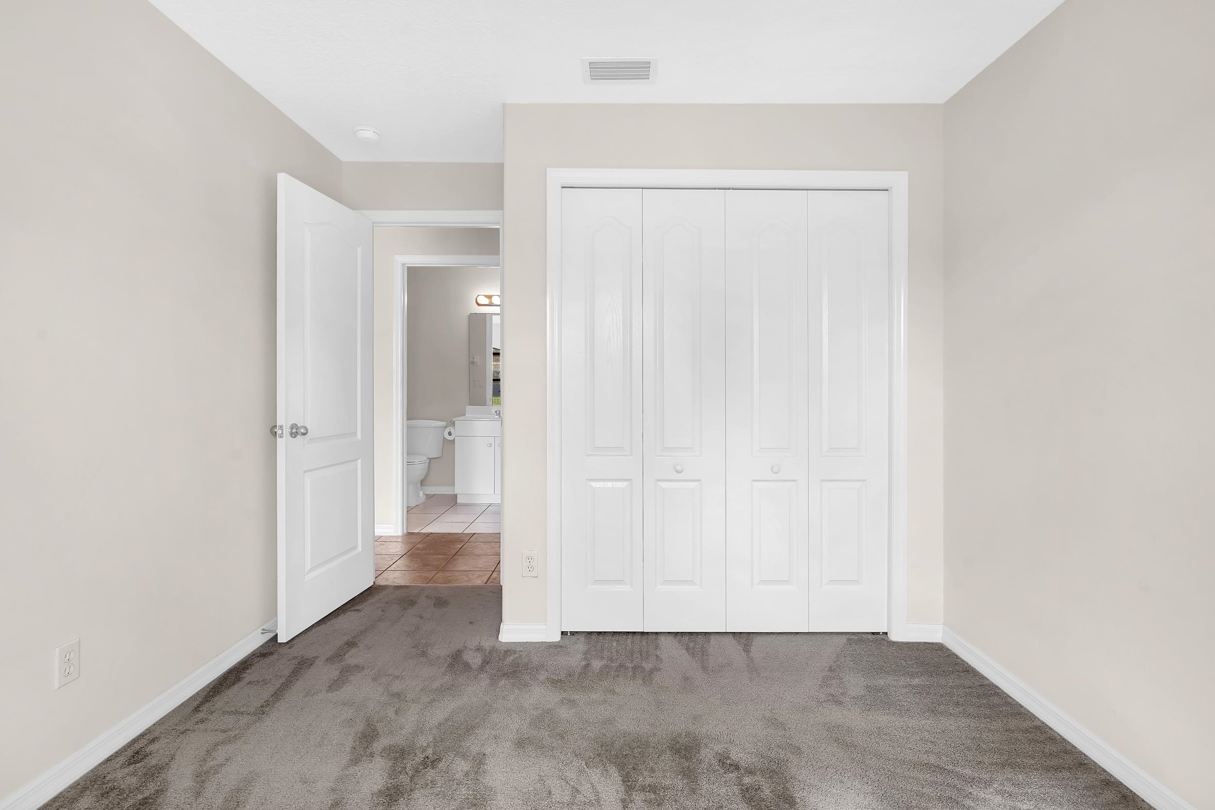 11 Lytton Ln