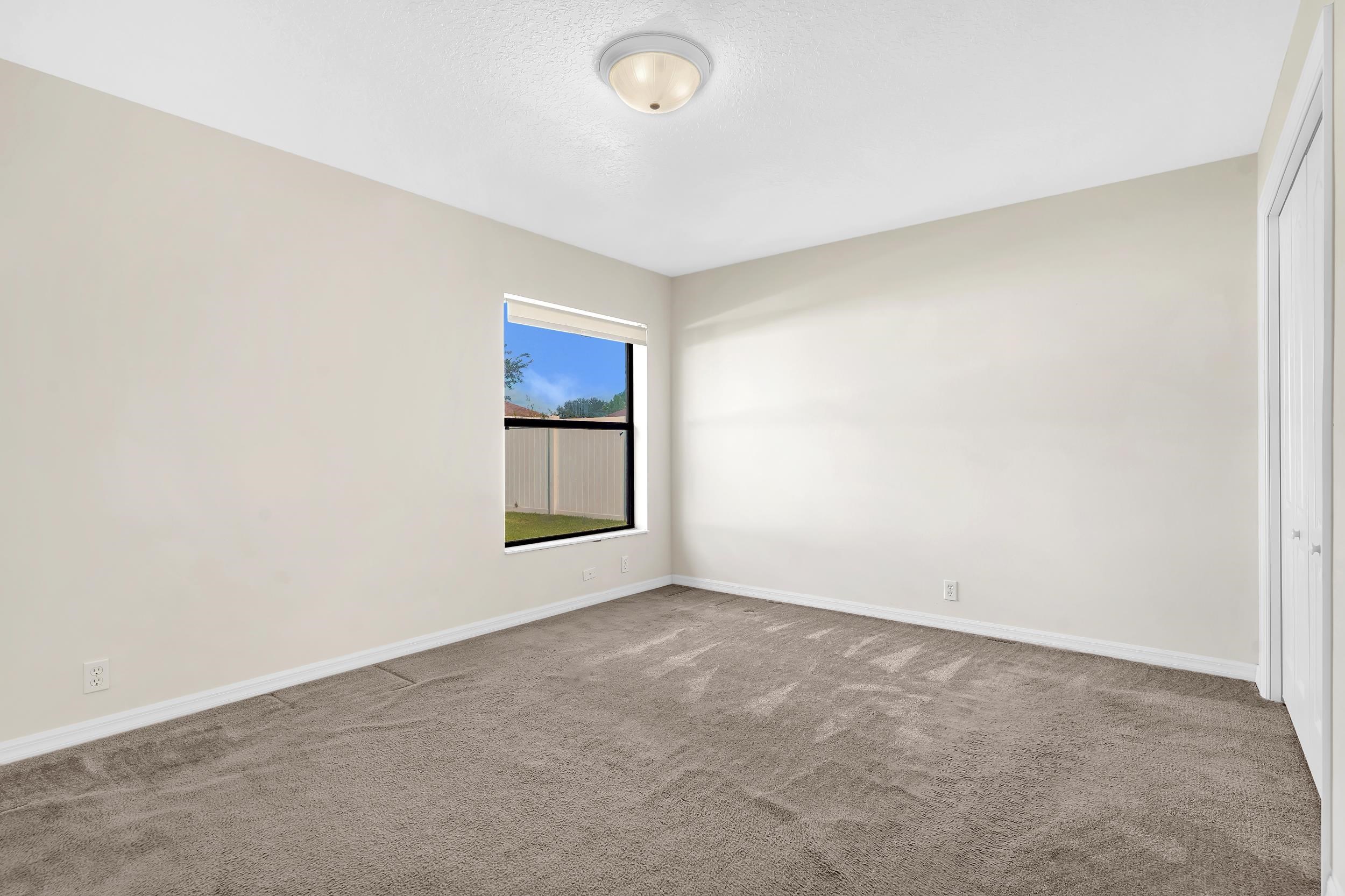 11 Lytton Ln