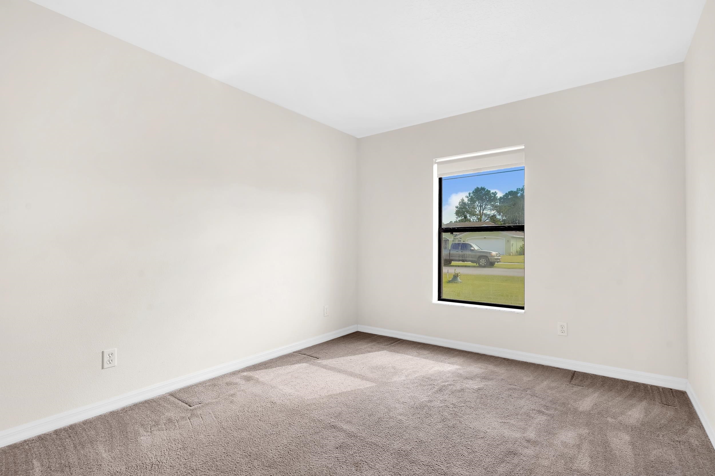 11 Lytton Ln