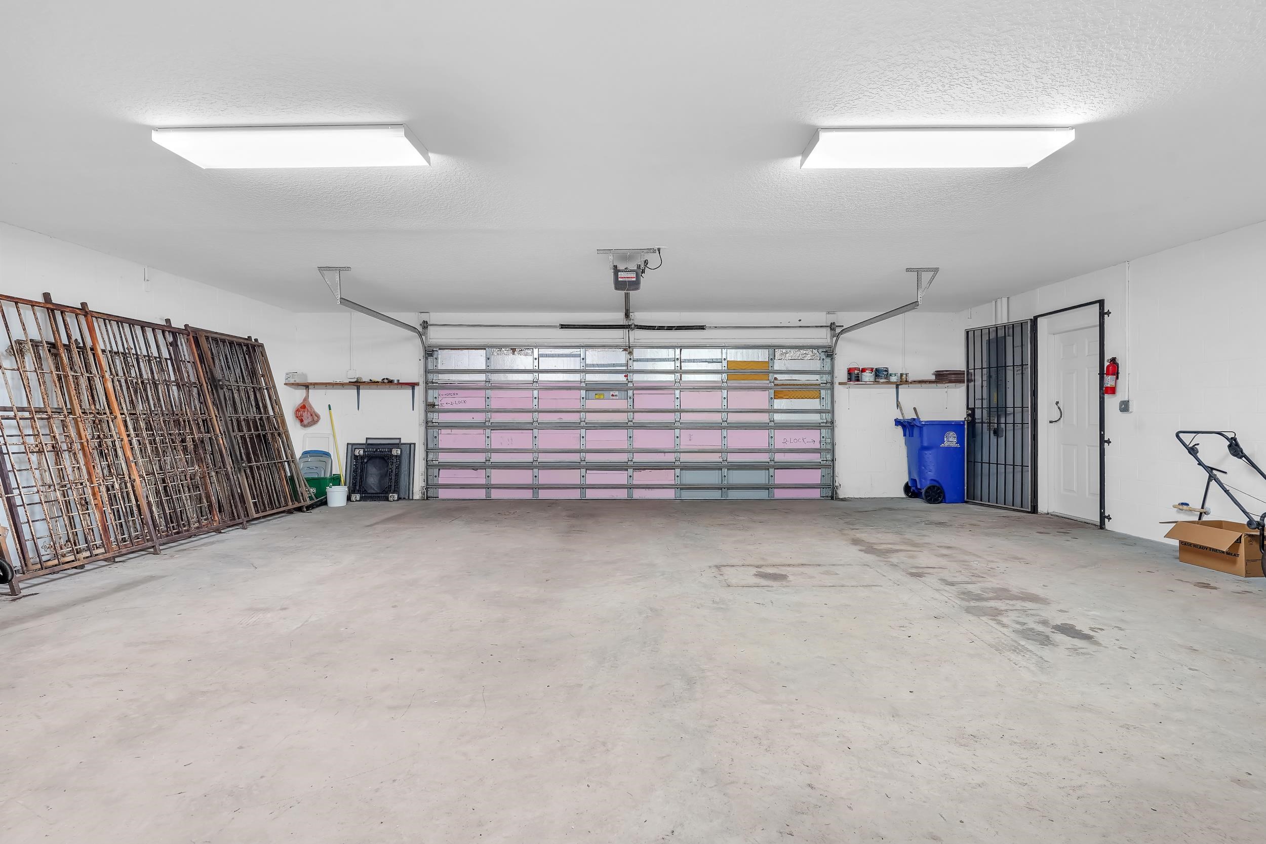 11 Lytton Ln