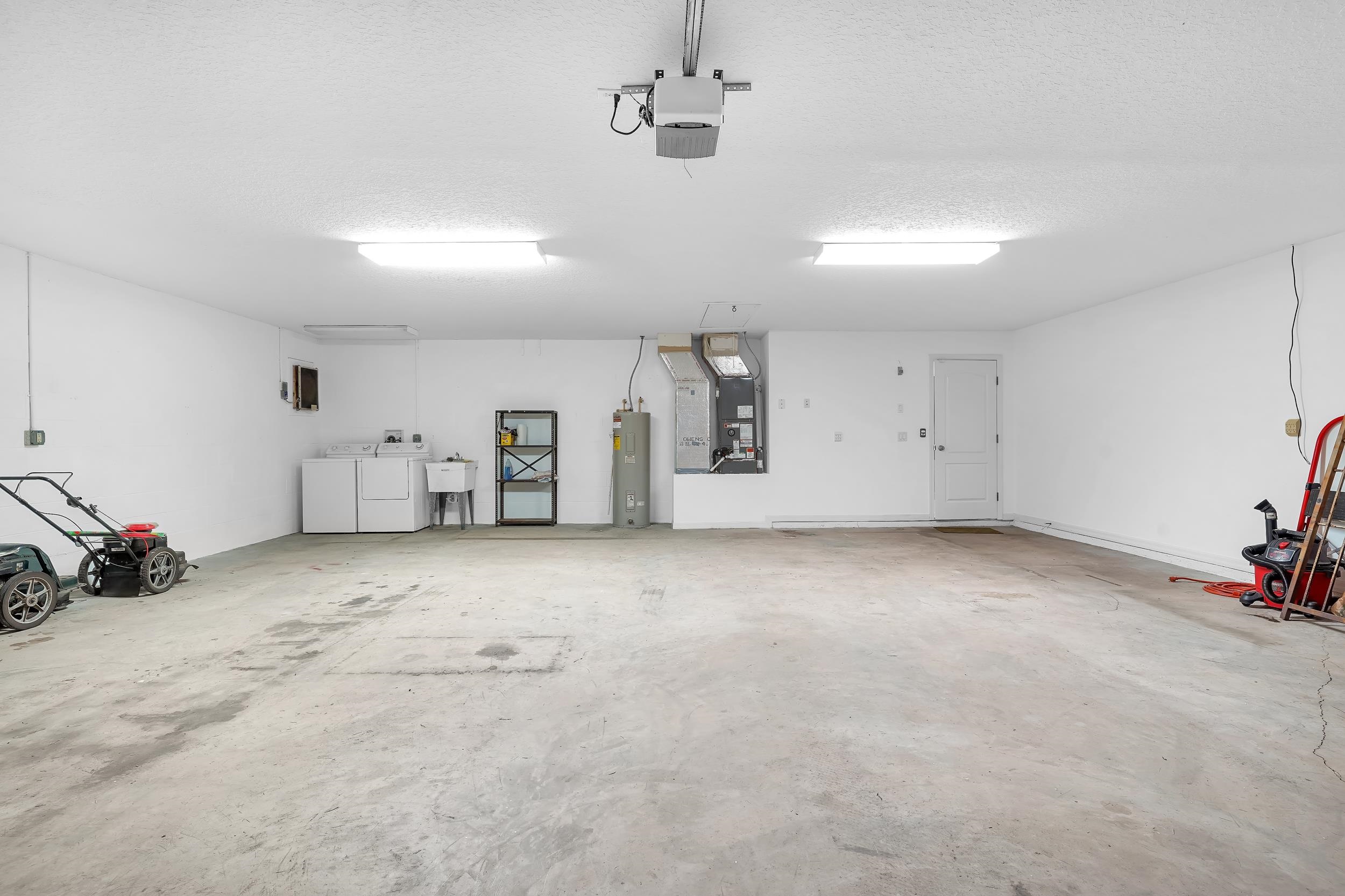 11 Lytton Ln