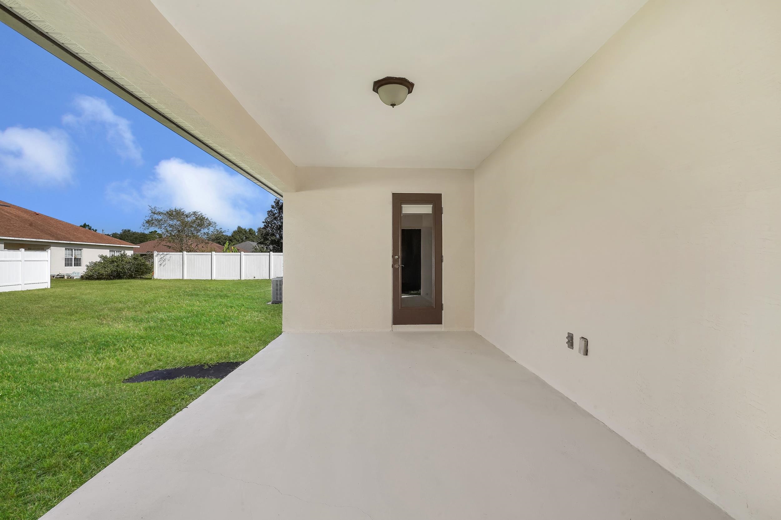 11 Lytton Ln