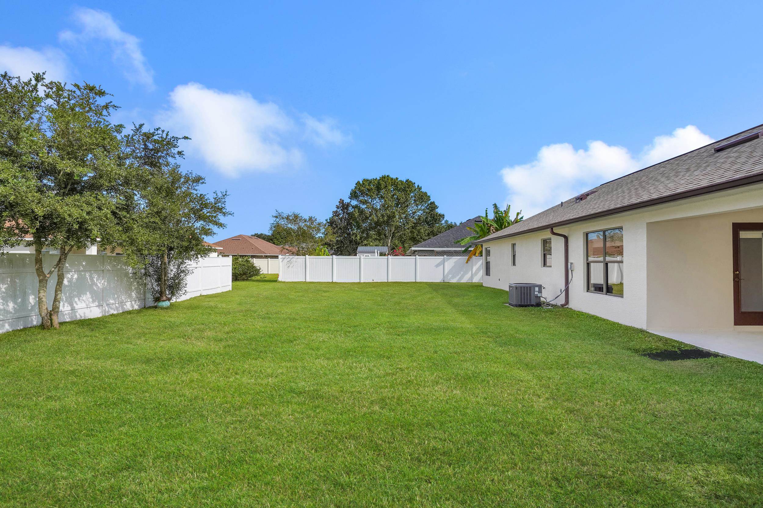 11 Lytton Ln