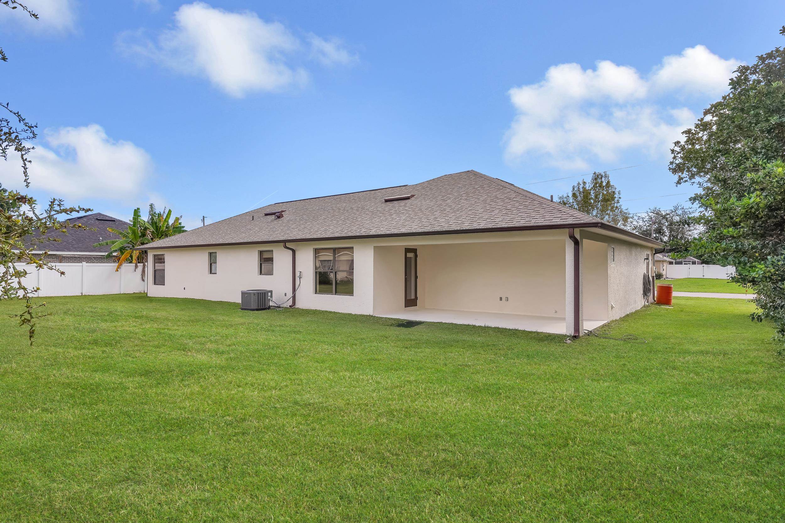 11 Lytton Ln