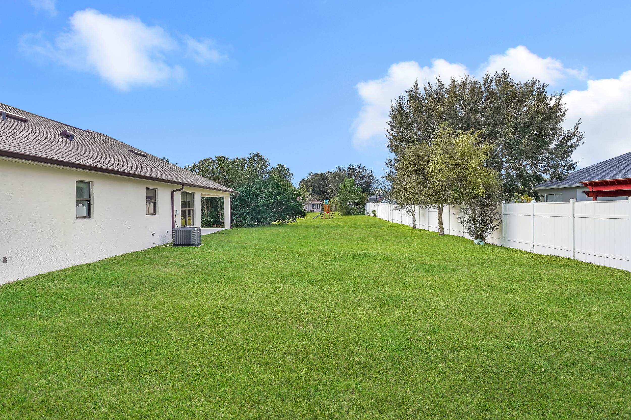 11 Lytton Ln