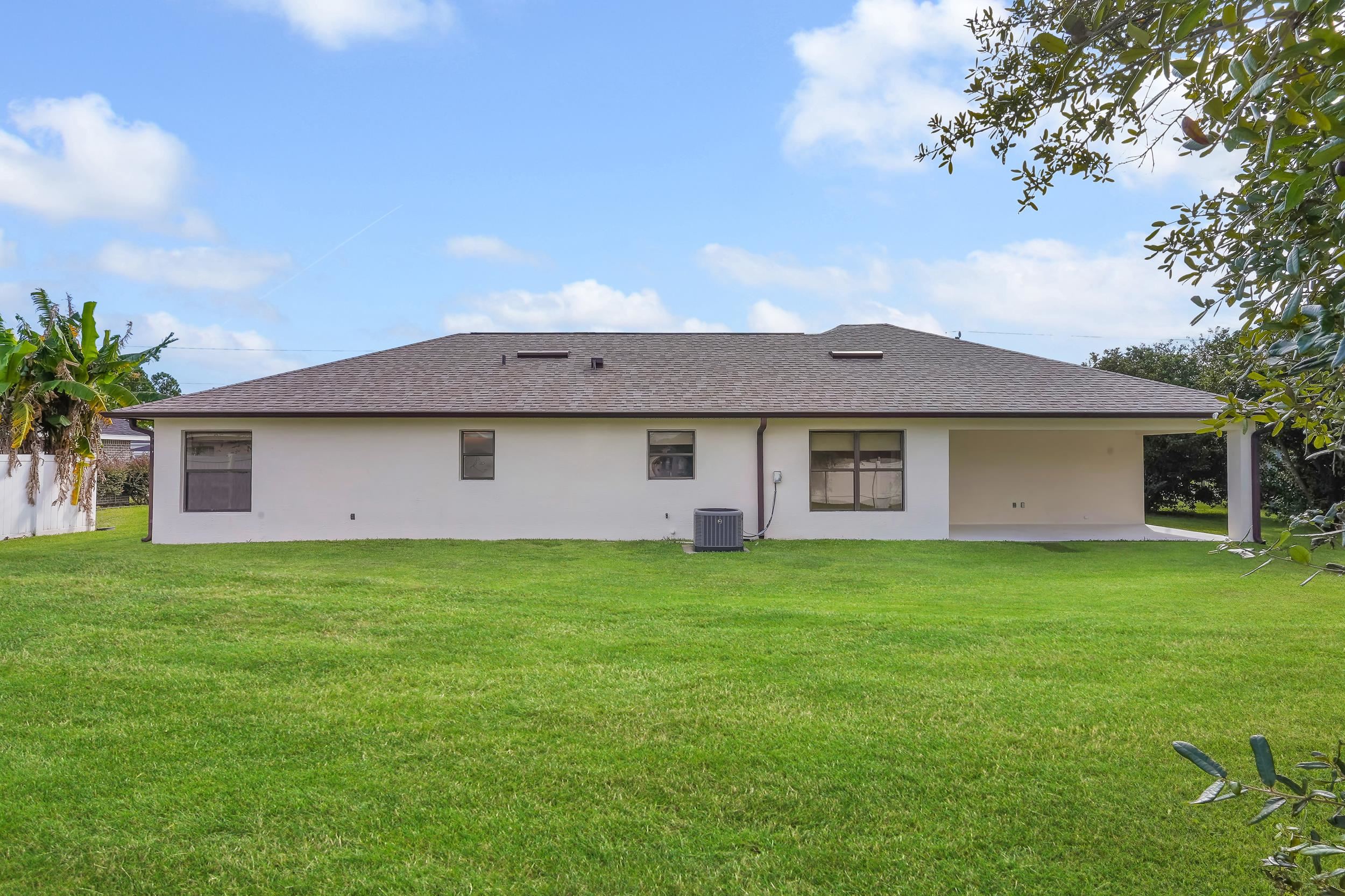 11 Lytton Ln