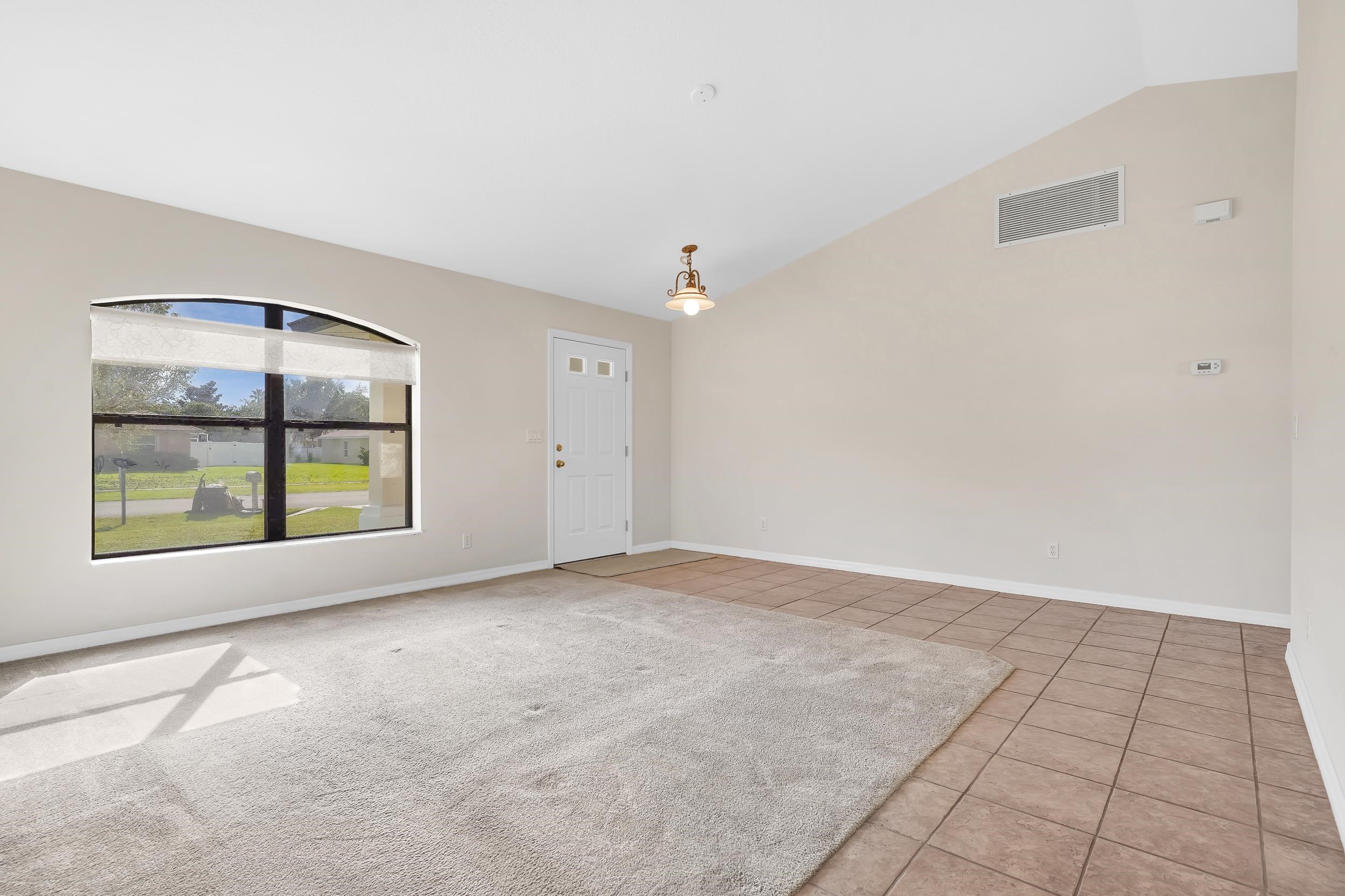 11 Lytton Ln