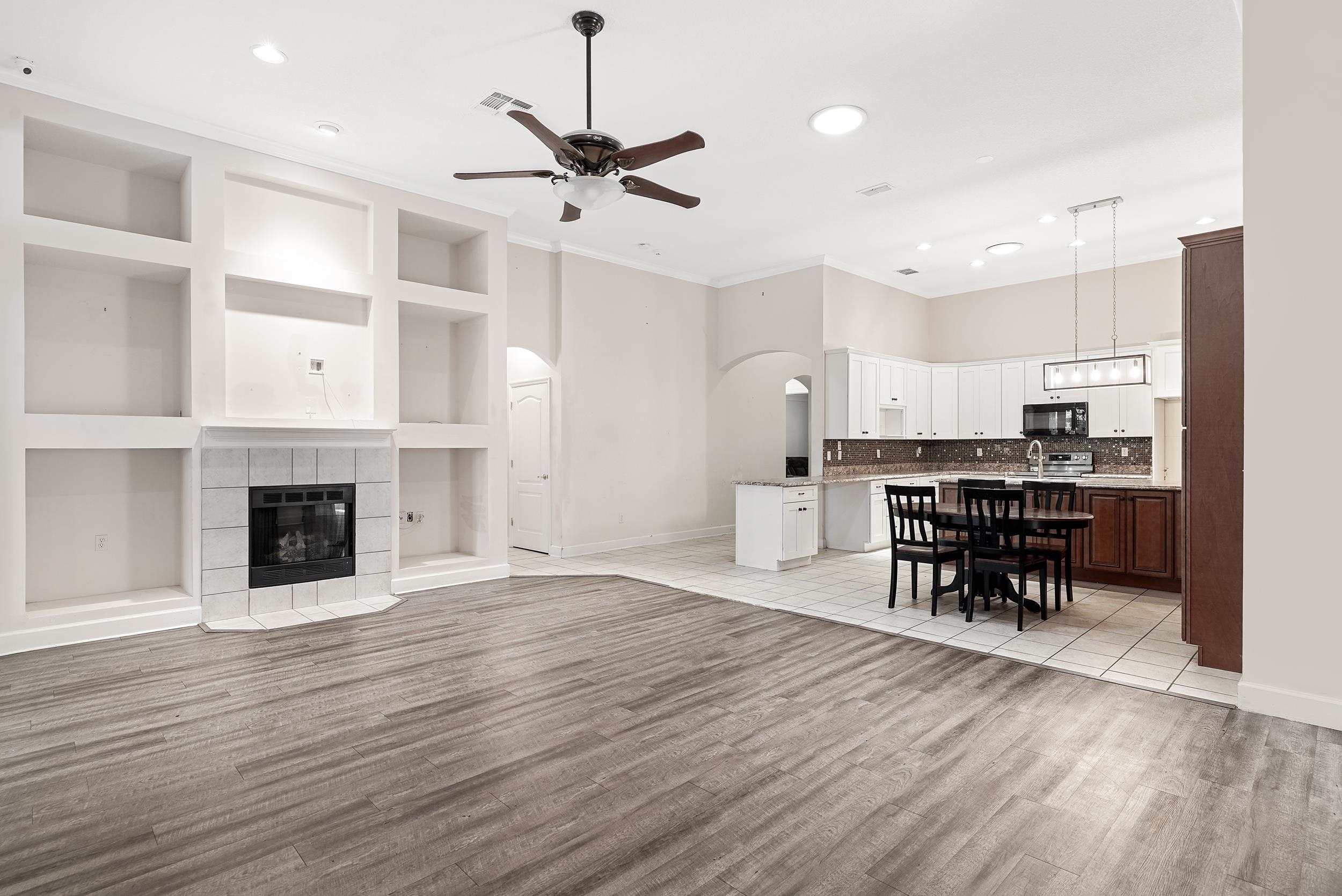 805 Riley Ln