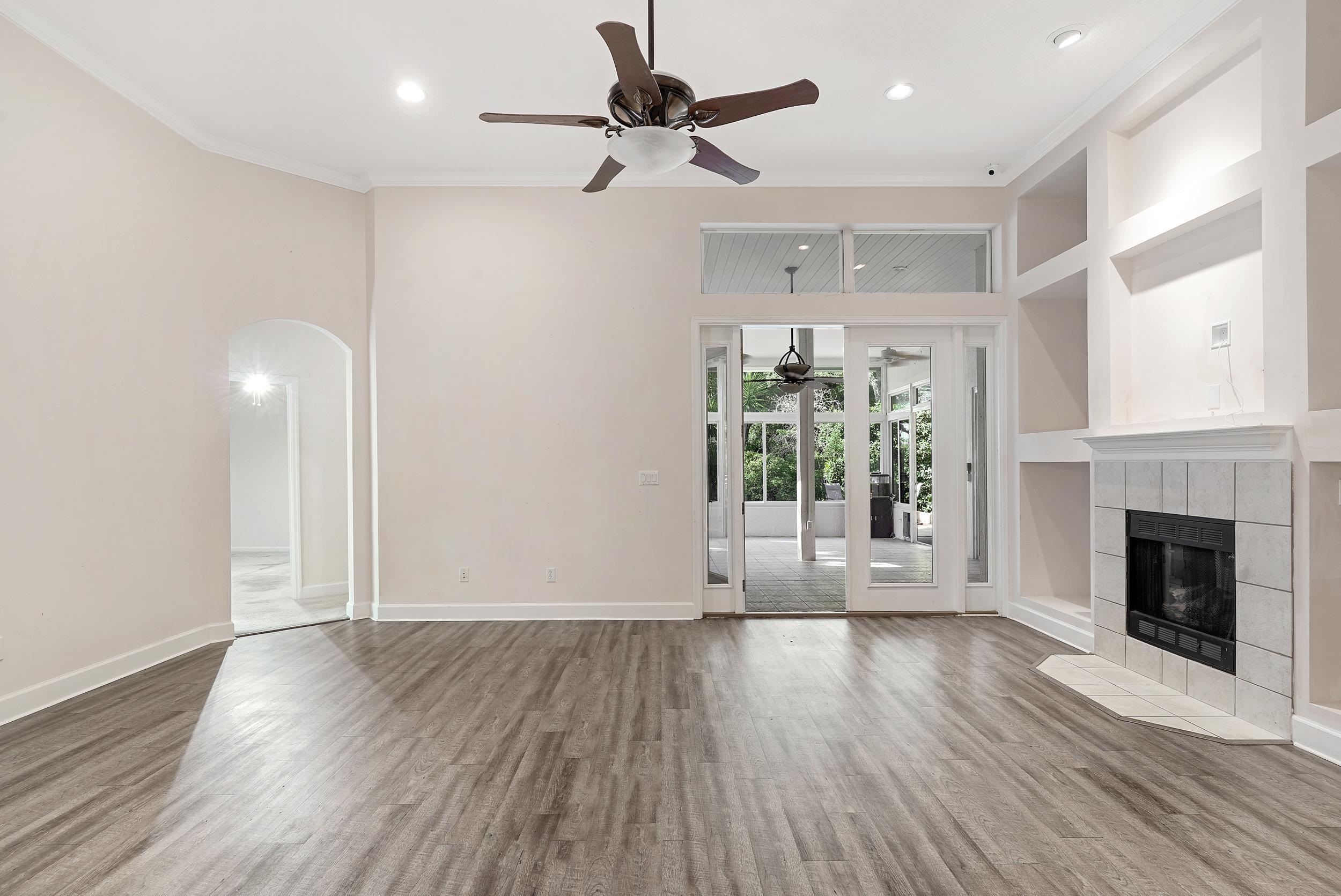 805 Riley Ln