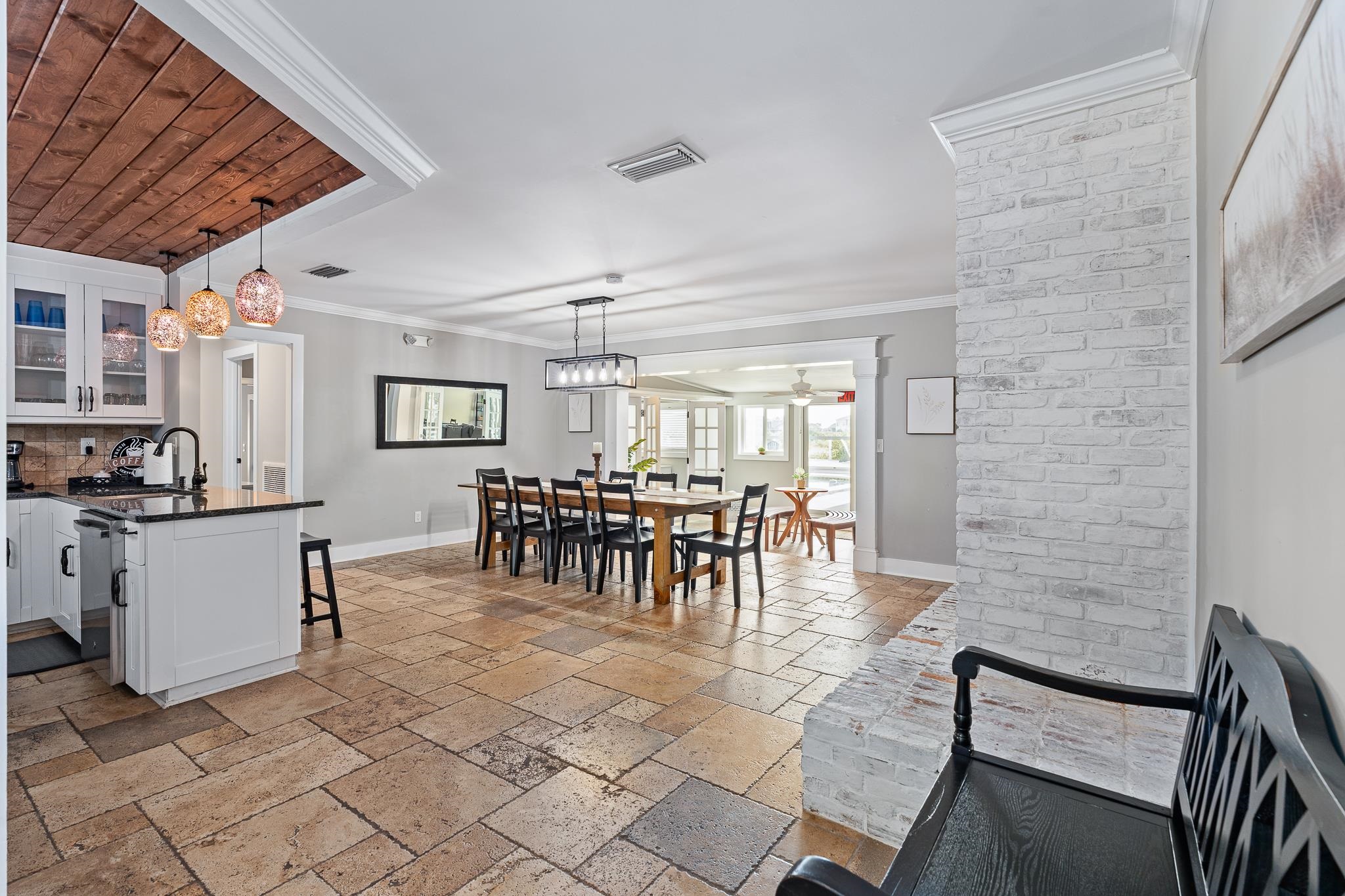 239 Coquina Ave