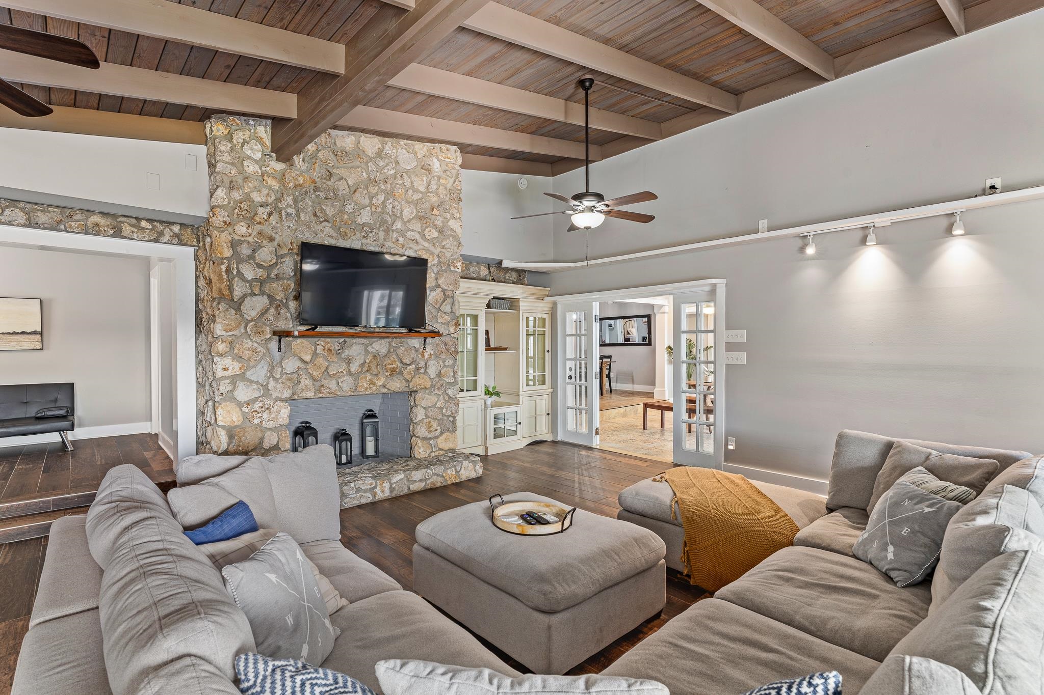 239 Coquina Ave
