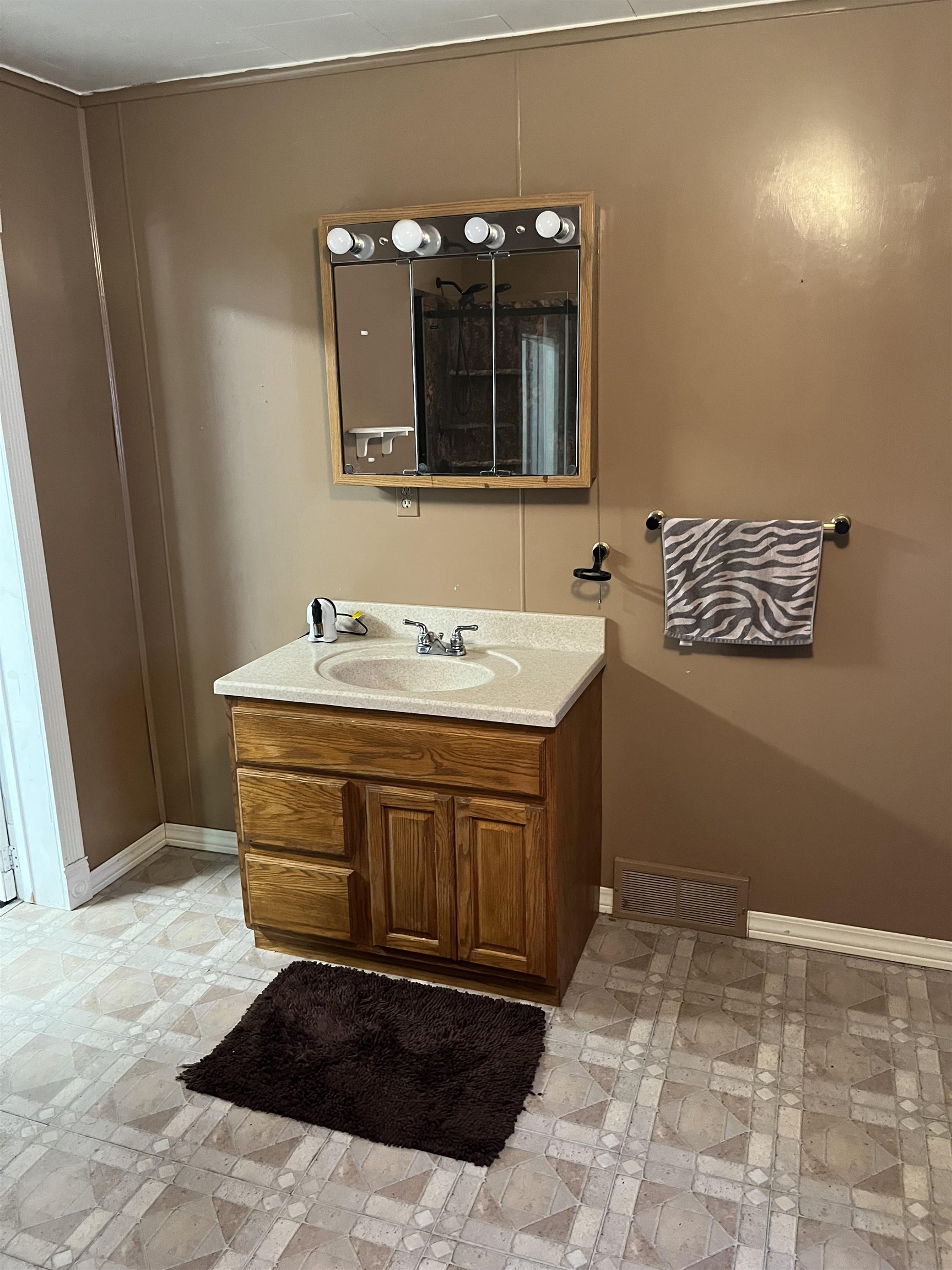 MLS #220882