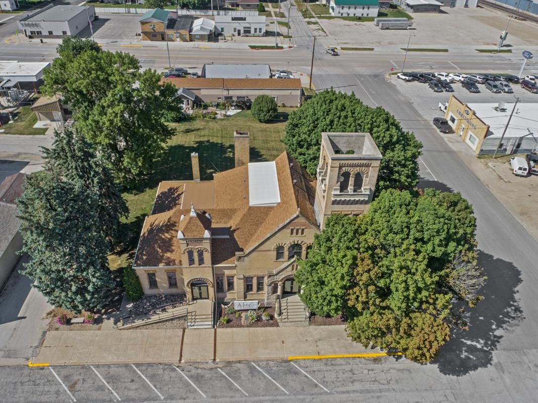 2001 10th Street, Emmetsburg, IA 50536 