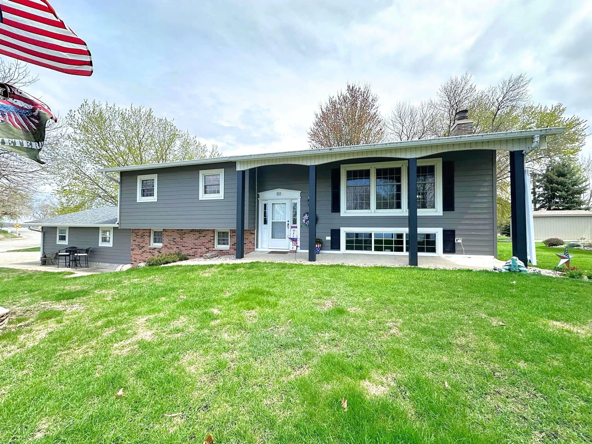 80 Lake Shore Drive, Emmetsburg, IA 50536 
