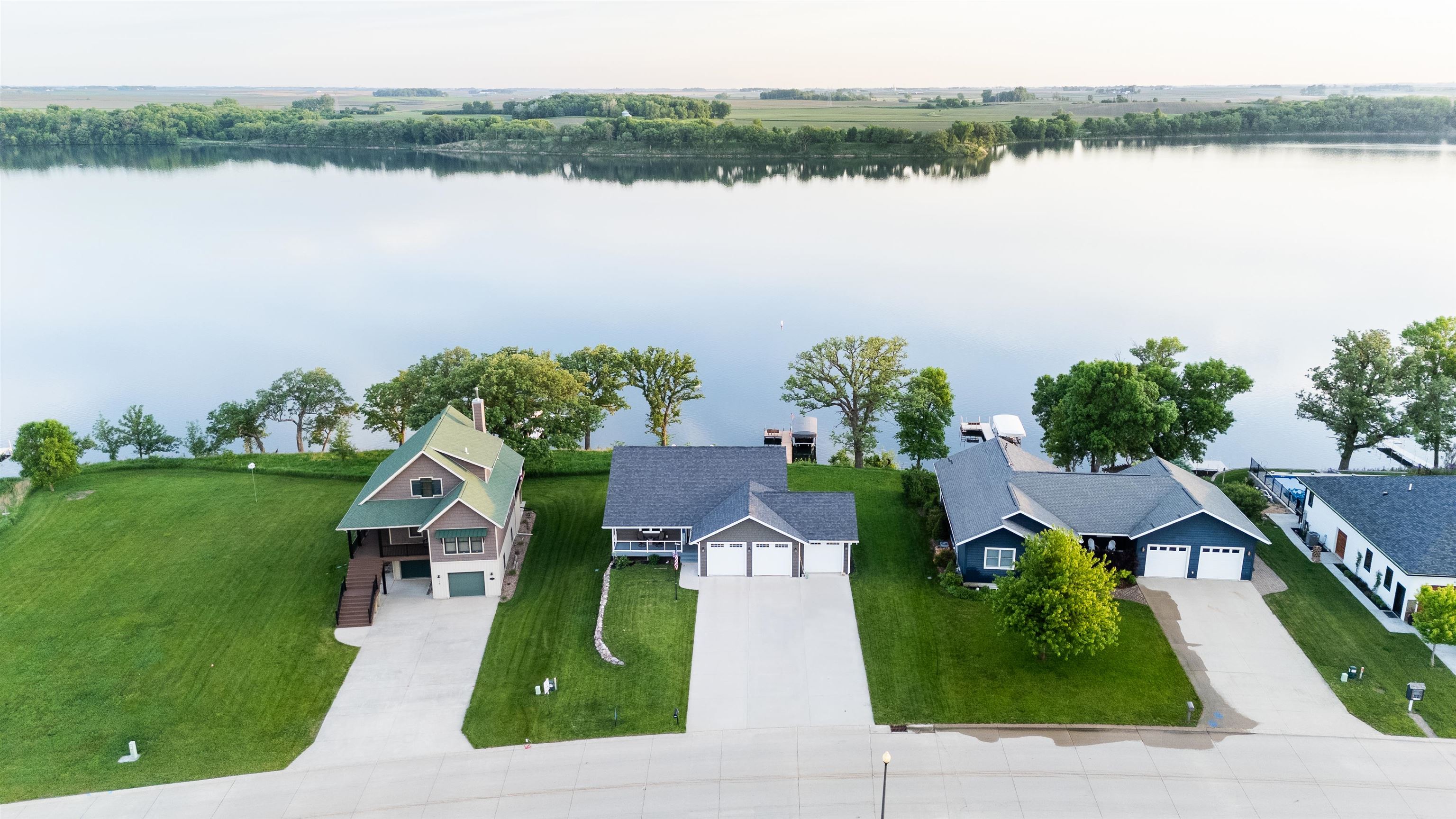 116 West Bay Road, Lake Park, IA 51347 