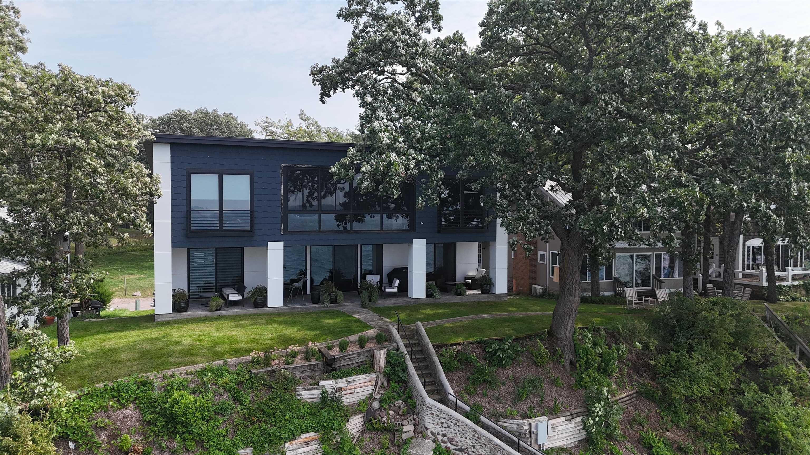 3009 Lakeshore Drive, Okoboji, IA 51355 