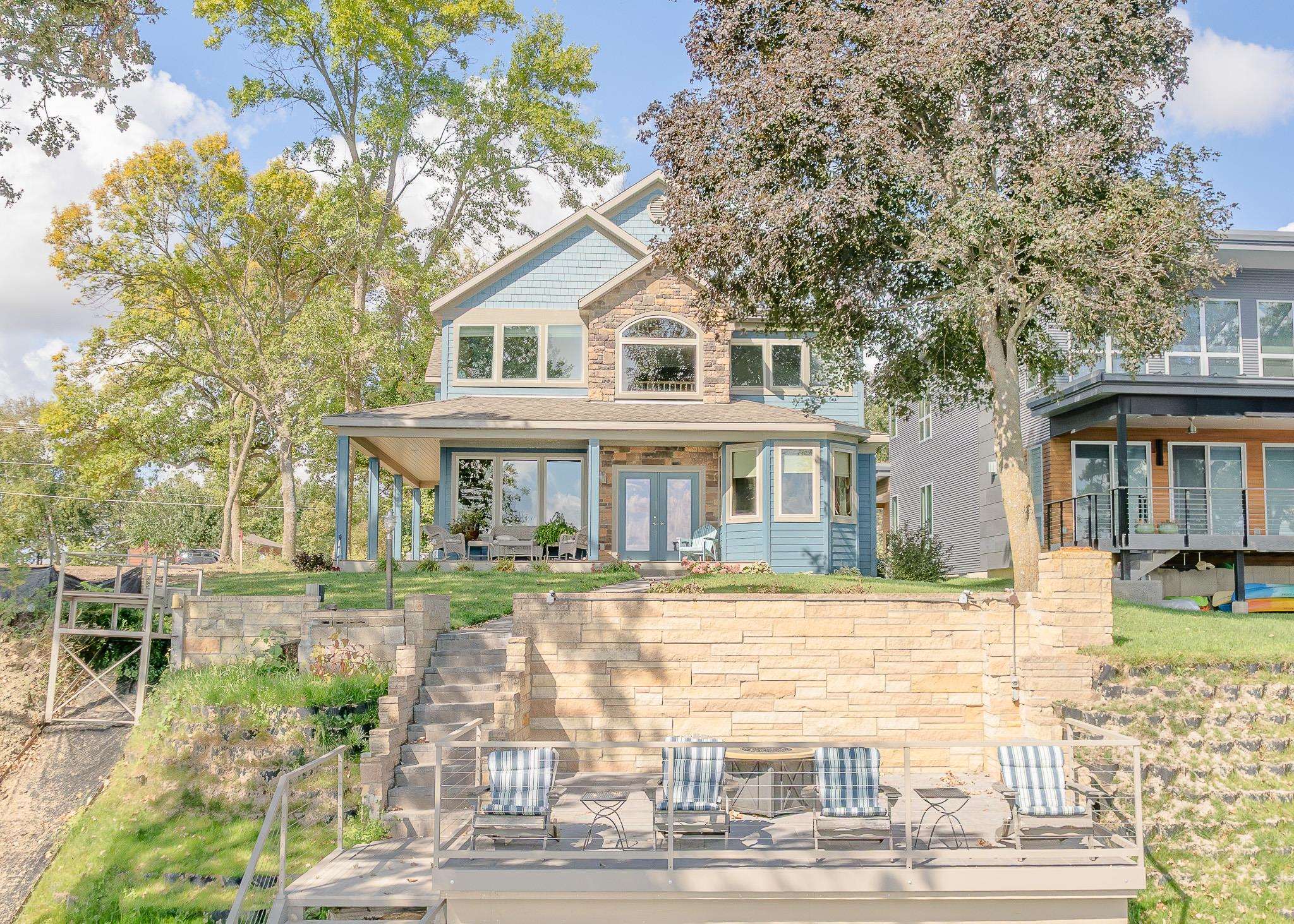 2212 Manhattan Boulevard, Wahpeton, IA 51351 