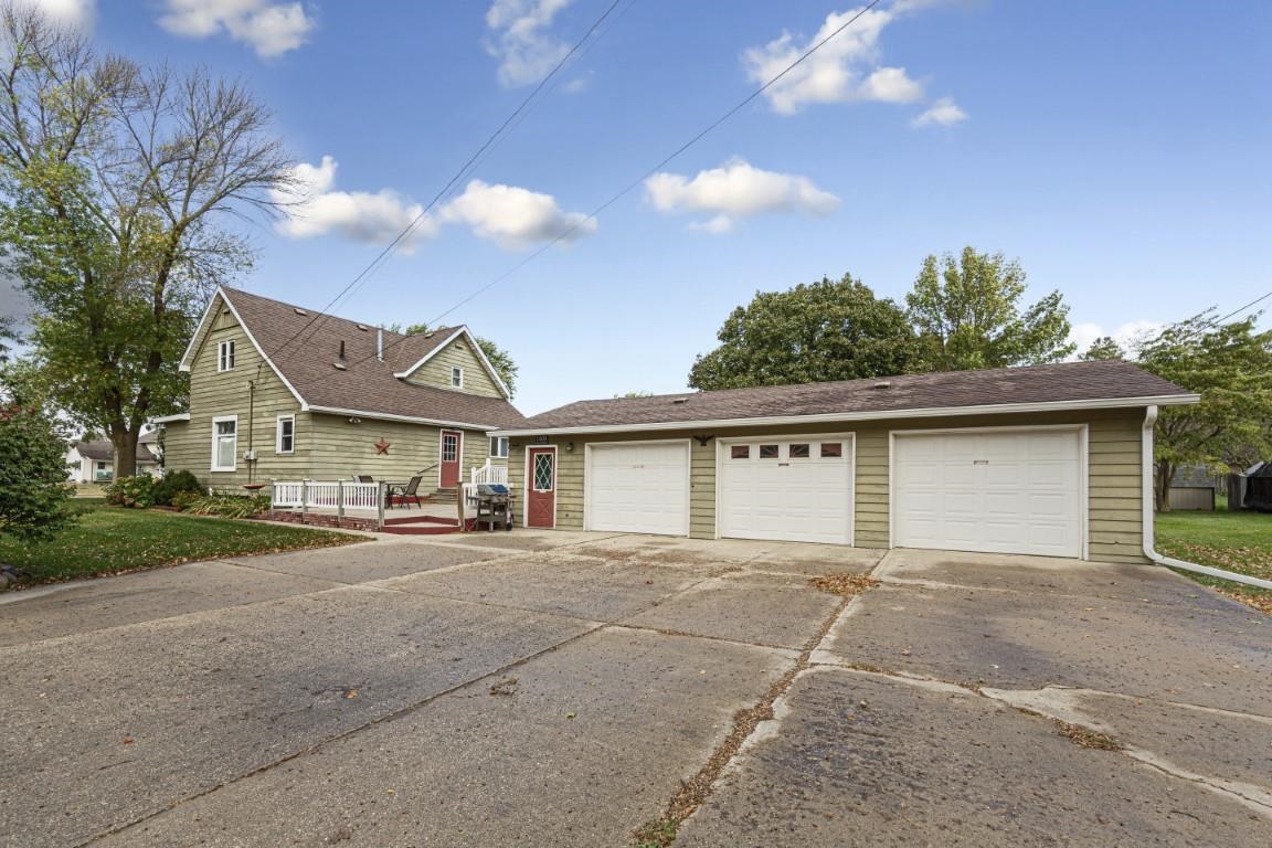 1808 Broadway Street, Emmetsburg, IA 50536 