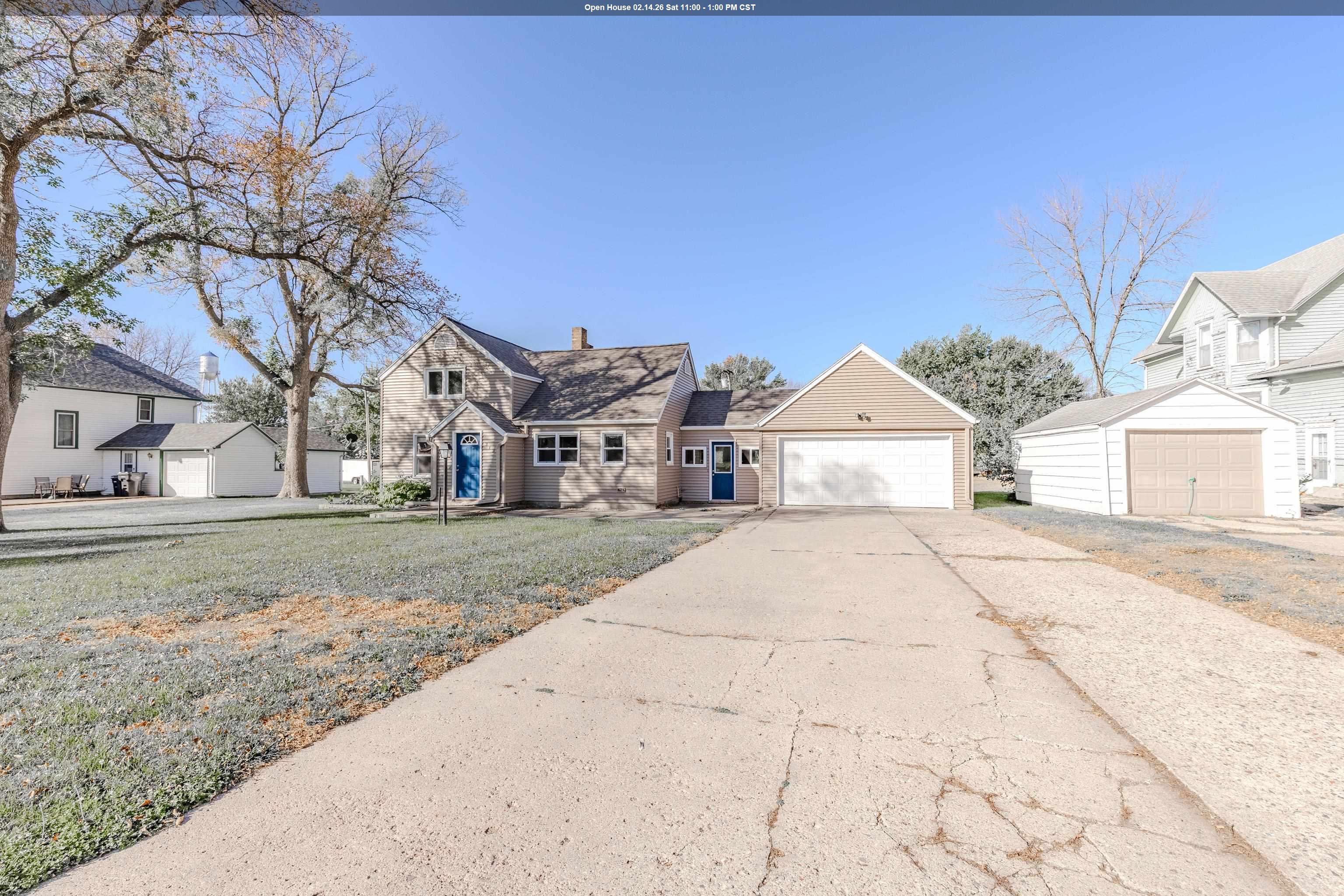 313 3rd Street, Lake Park, IA 51347 