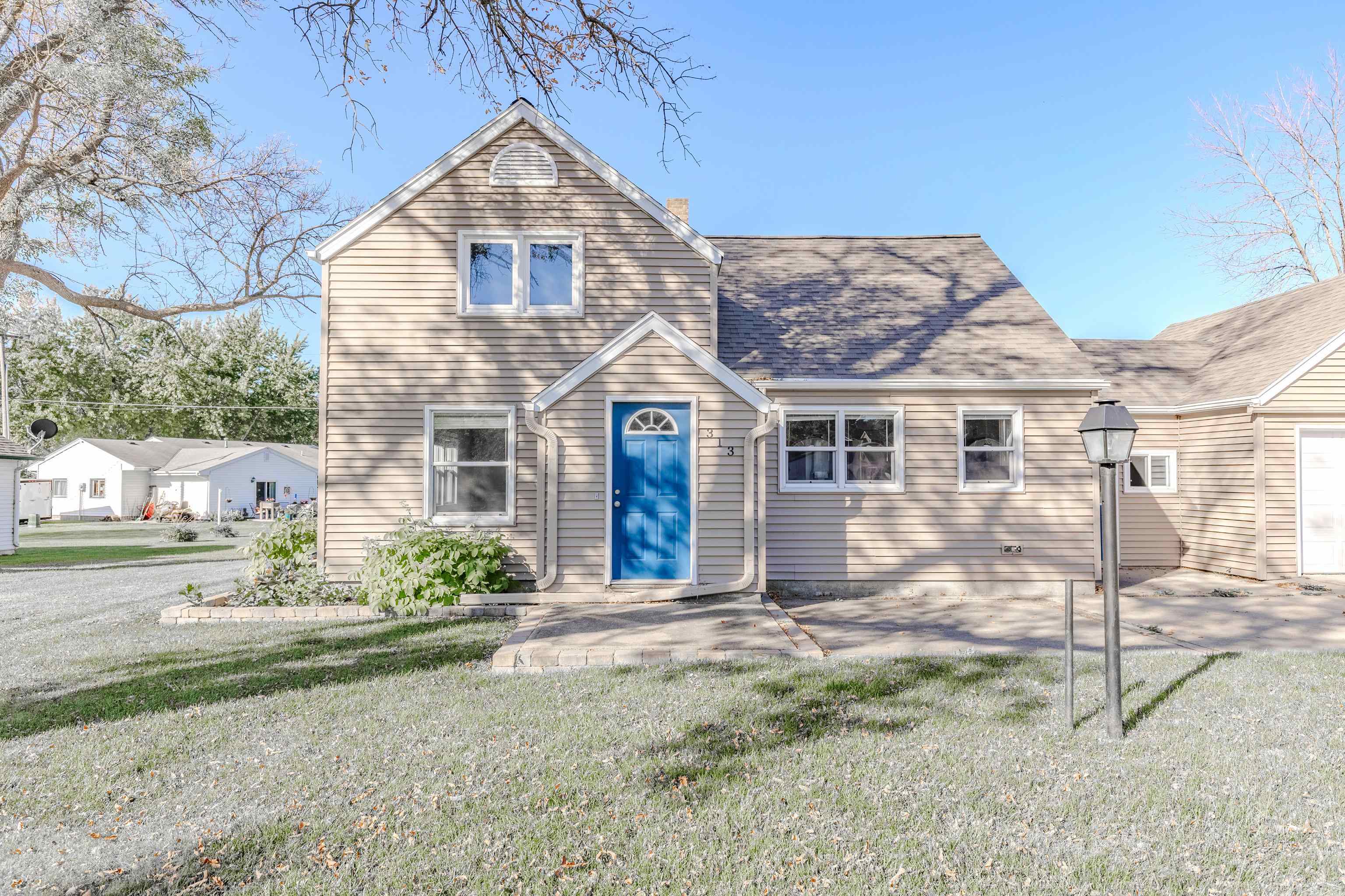 313 3rd Street, Lake Park, IA 51347 