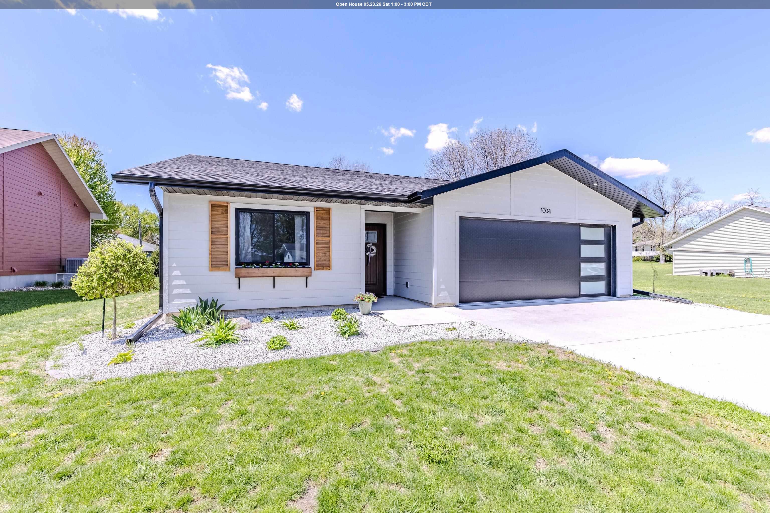 1004 Clayton Street, Lake Park, IA 51347 