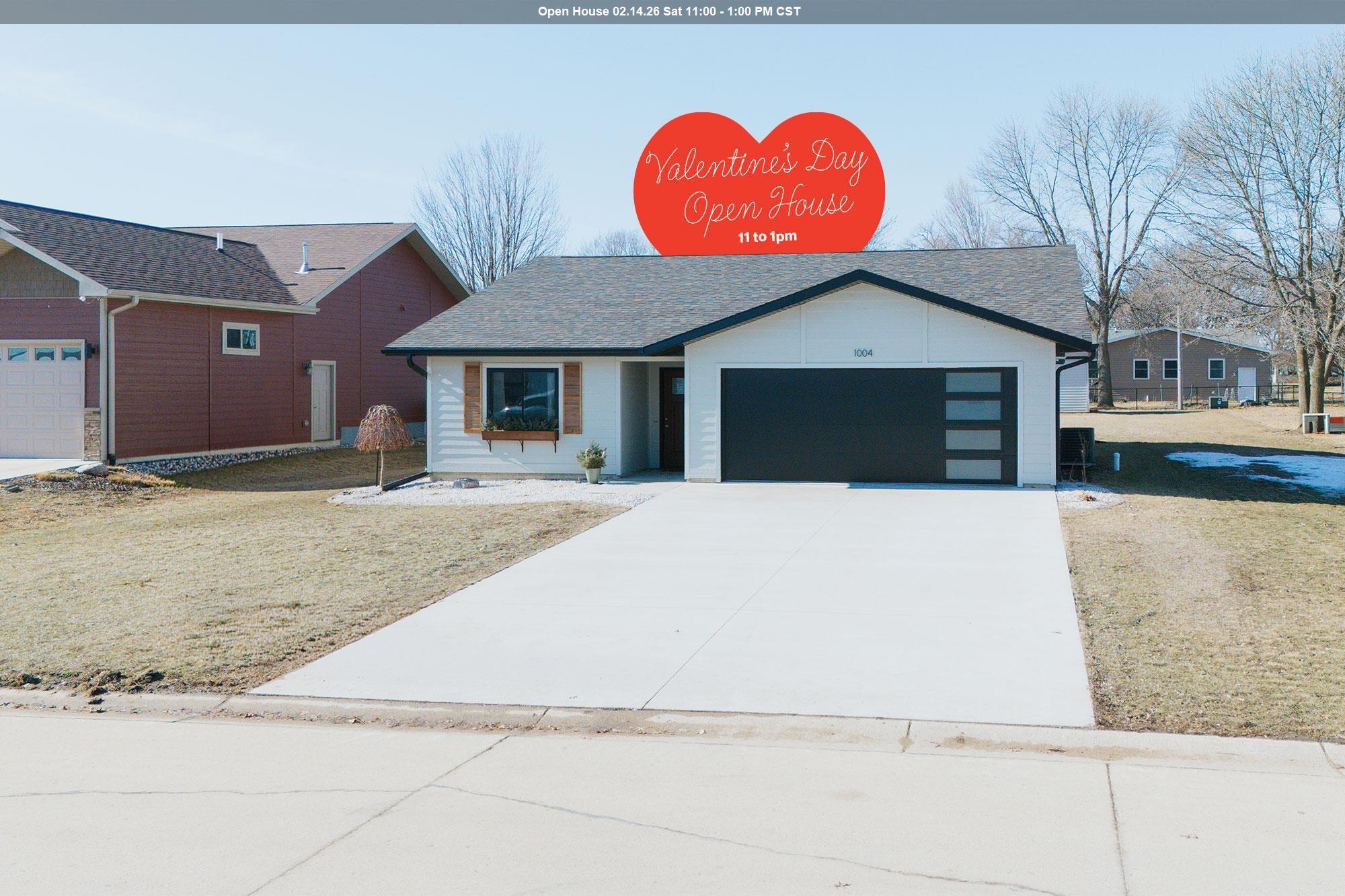 1004 Clayton Street, Lake Park, IA 51347 