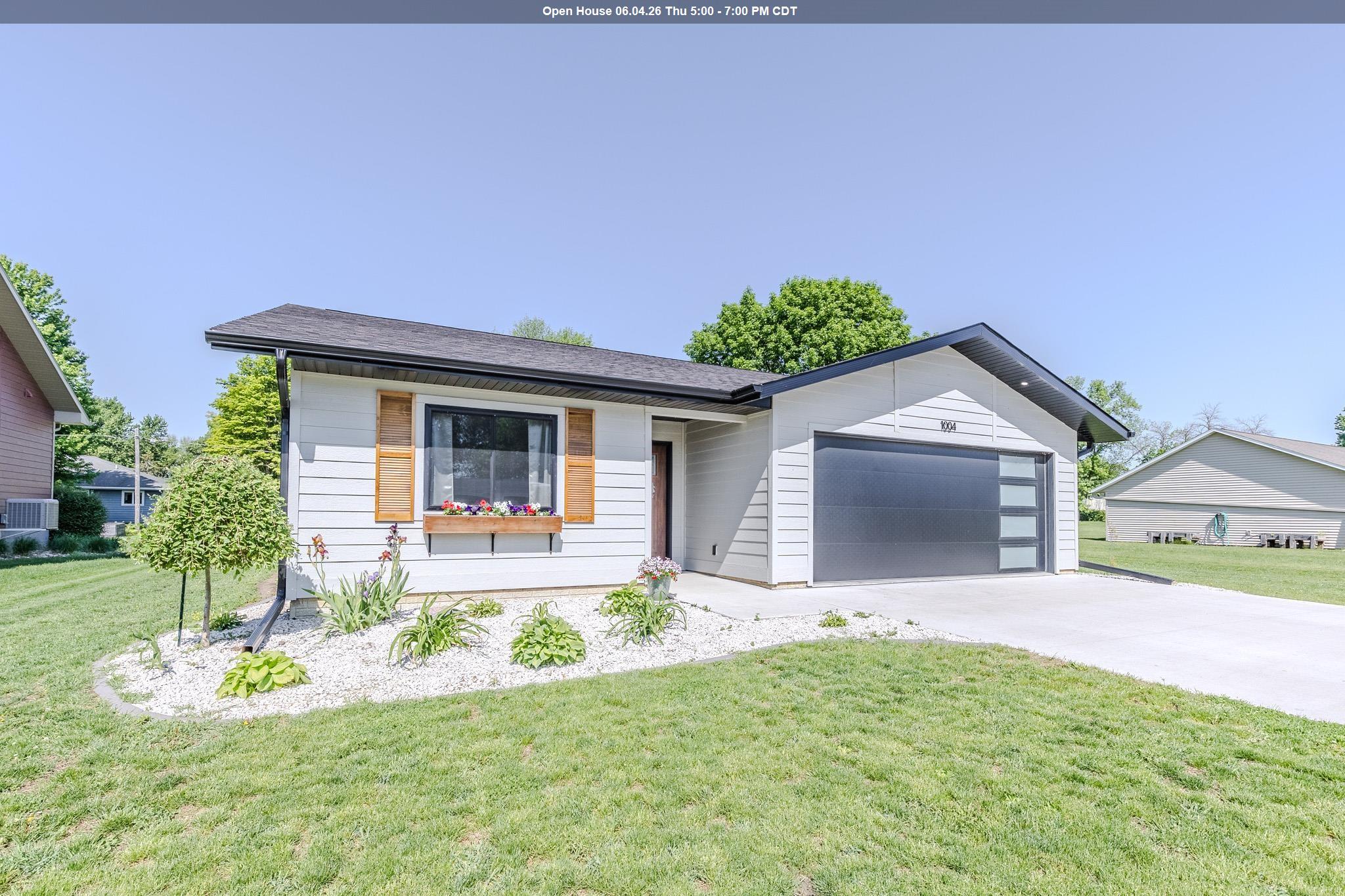 1004 Clayton Street, Lake Park, IA 51347 