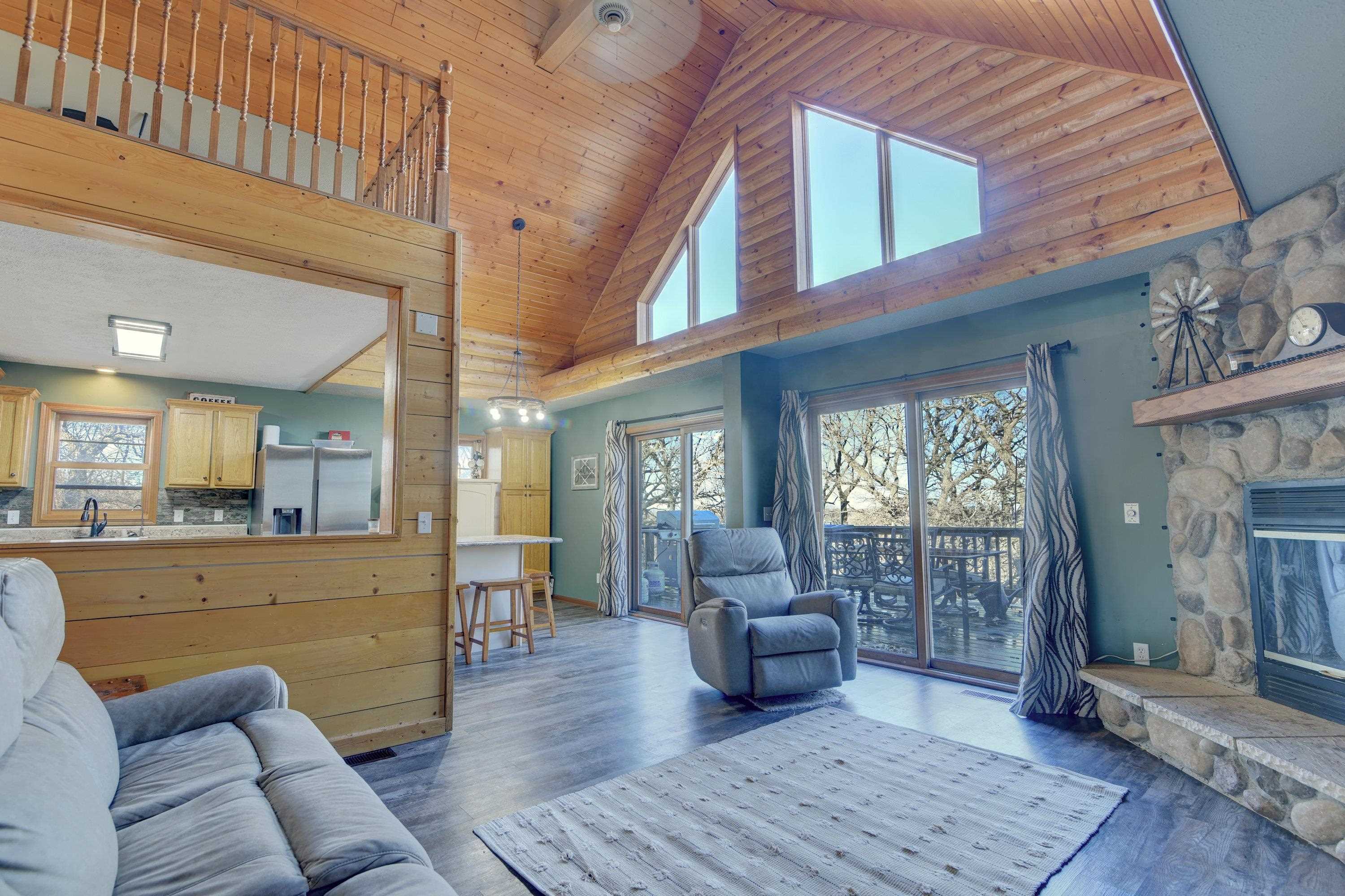 2071 395th Avenue, Estherville, IA 51334 