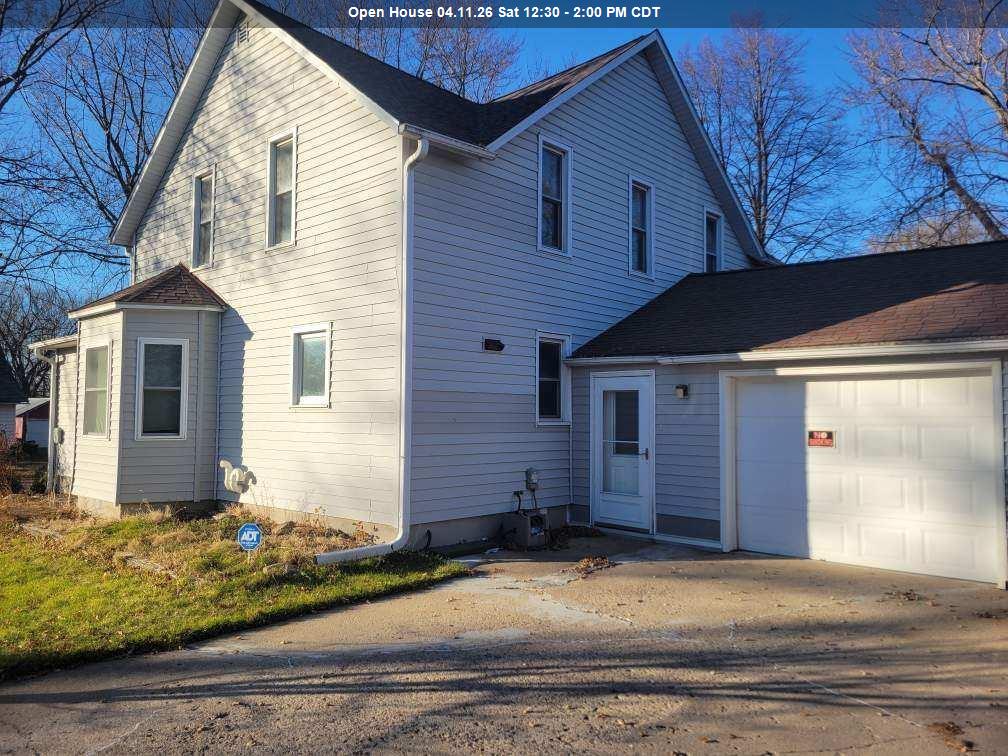 411 Center Street, Ceylon, MN 56121 