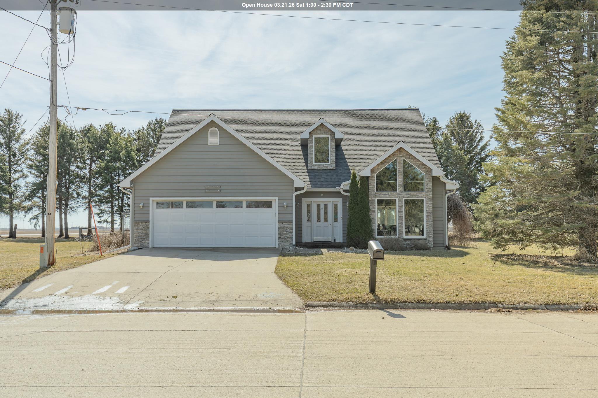11 Lakeside Lane, Lake Park, IA 51347 
