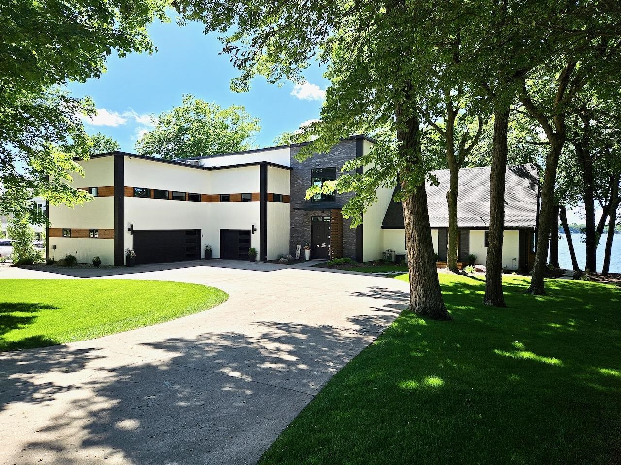 3711 Fairfield Street, Okoboji, IA 51355 